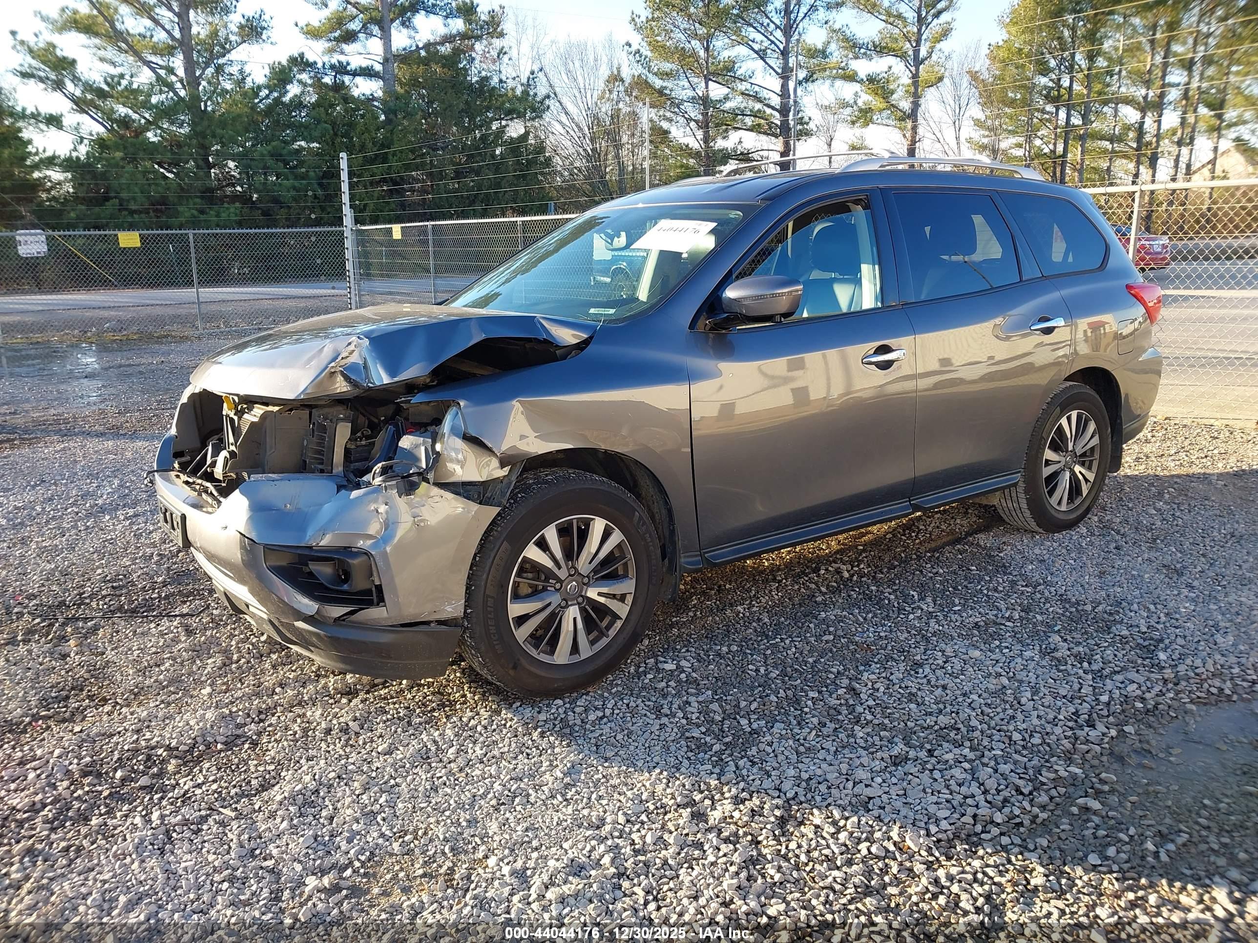NISSAN PATHFINDER image 2