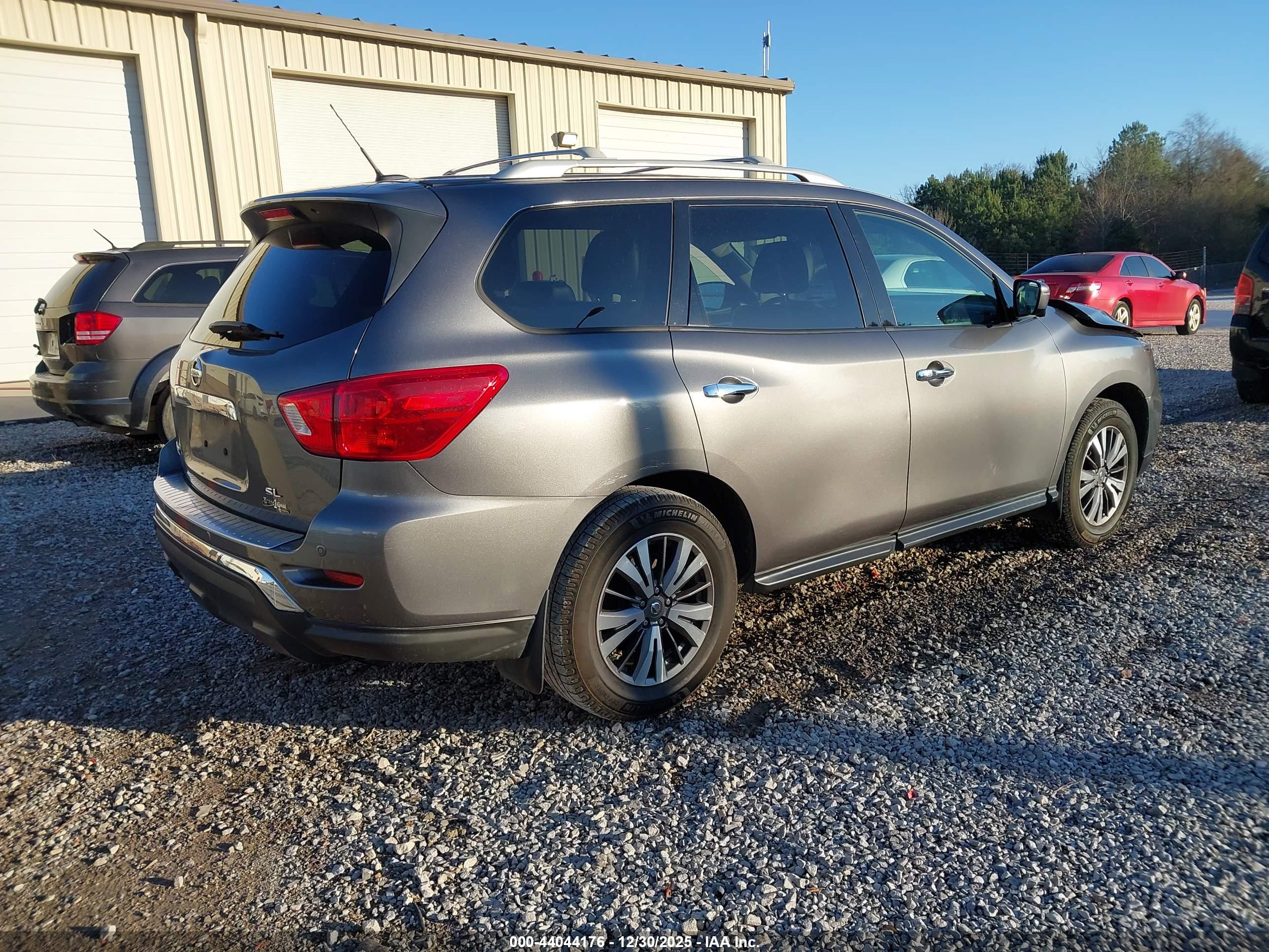 NISSAN PATHFINDER image 4