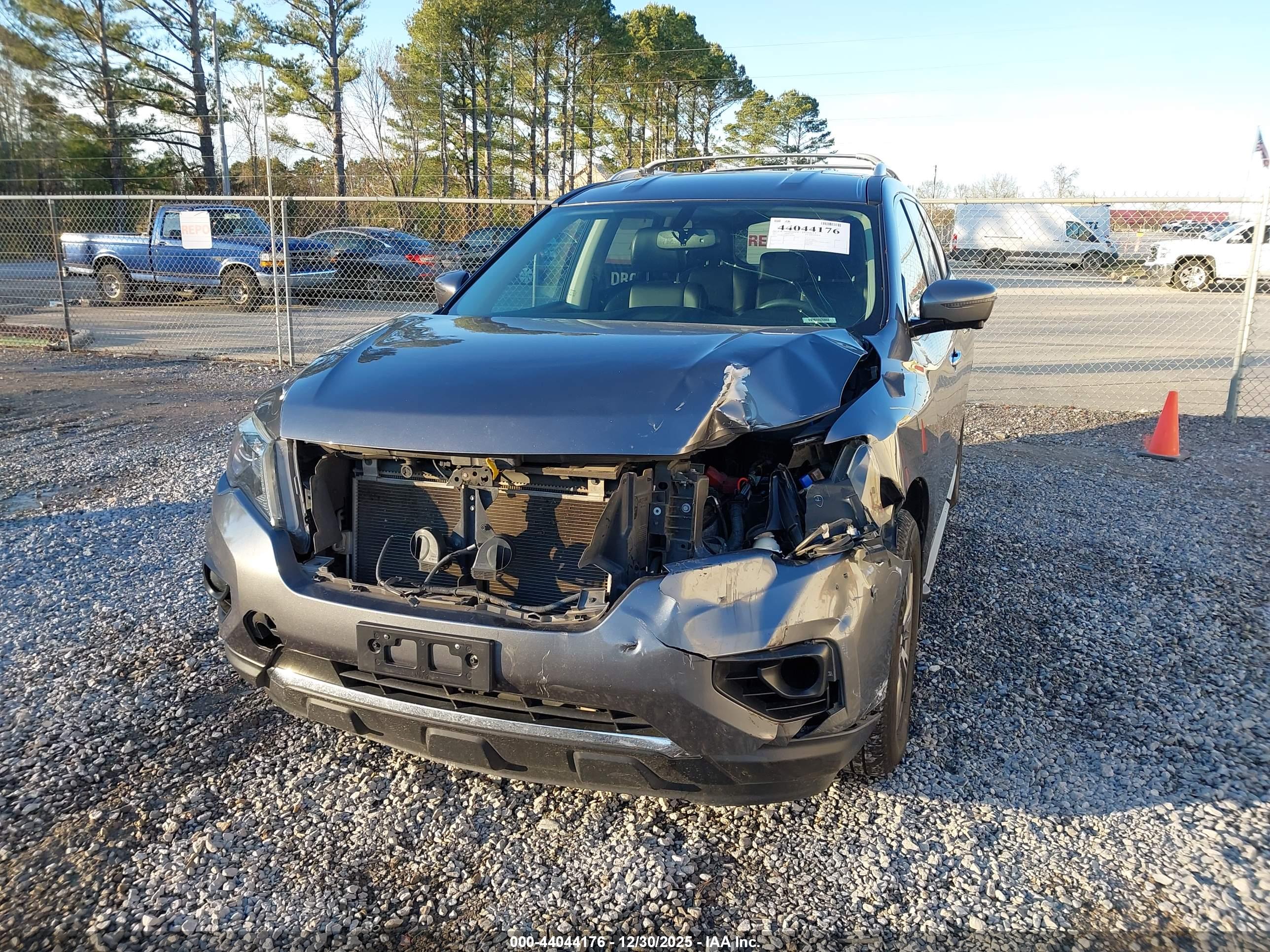 NISSAN PATHFINDER image 6