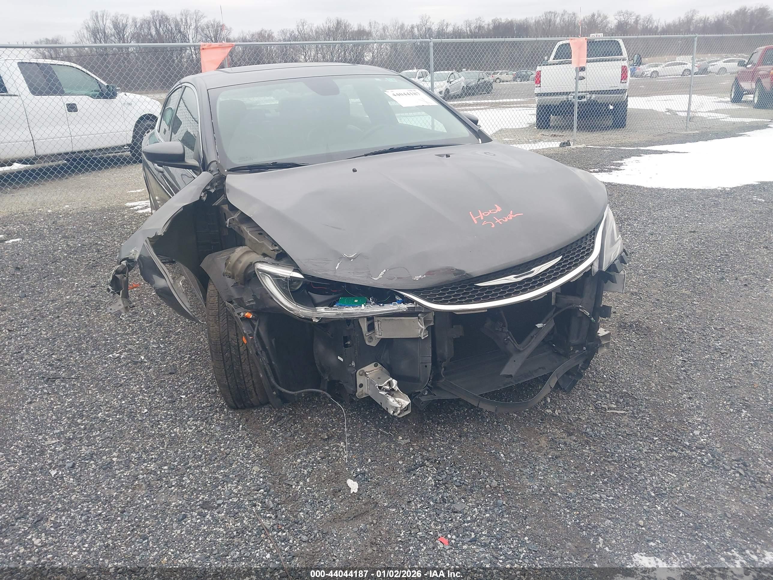 CHRYSLER 200 image 6