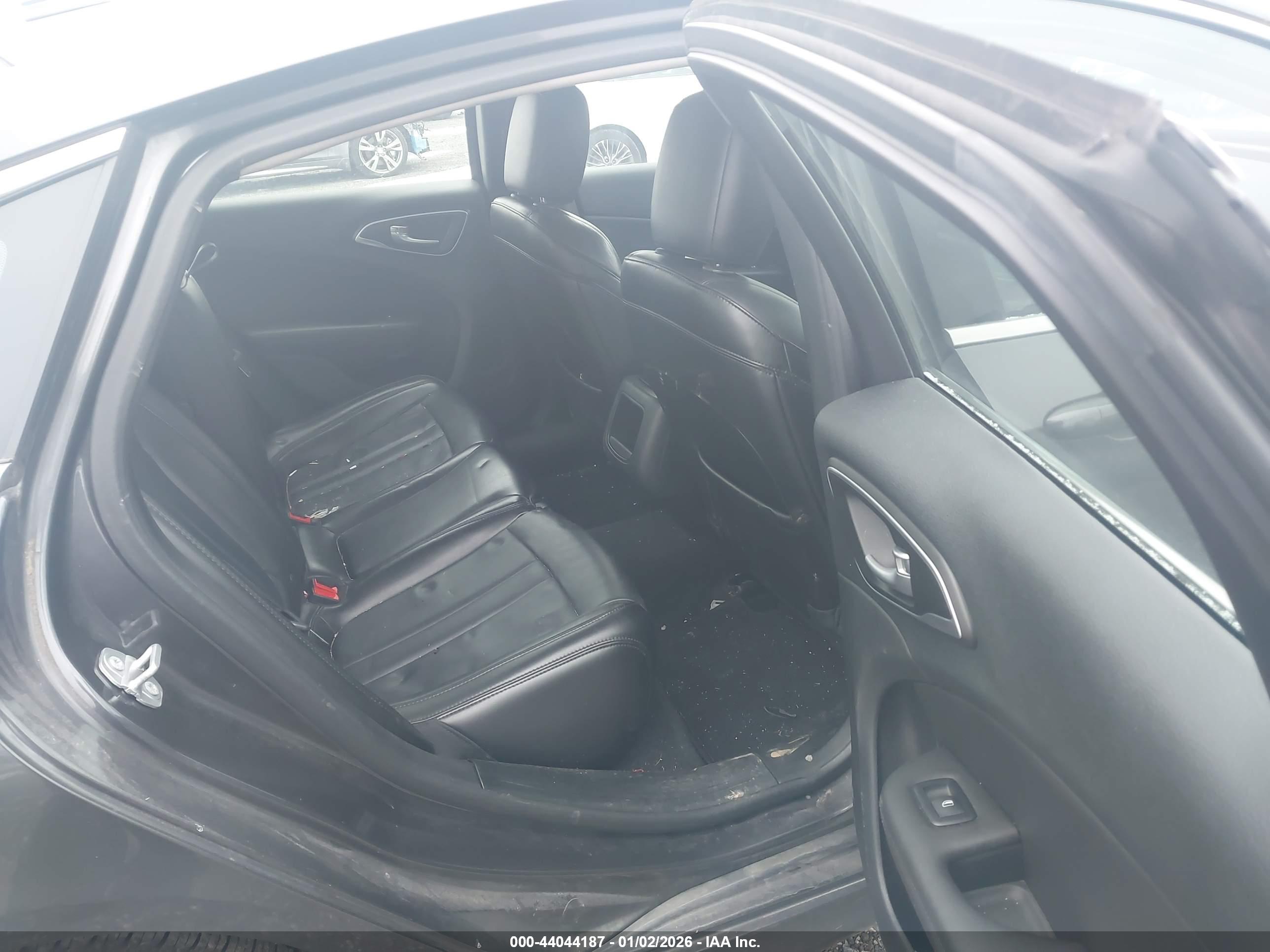 CHRYSLER 200 image 8