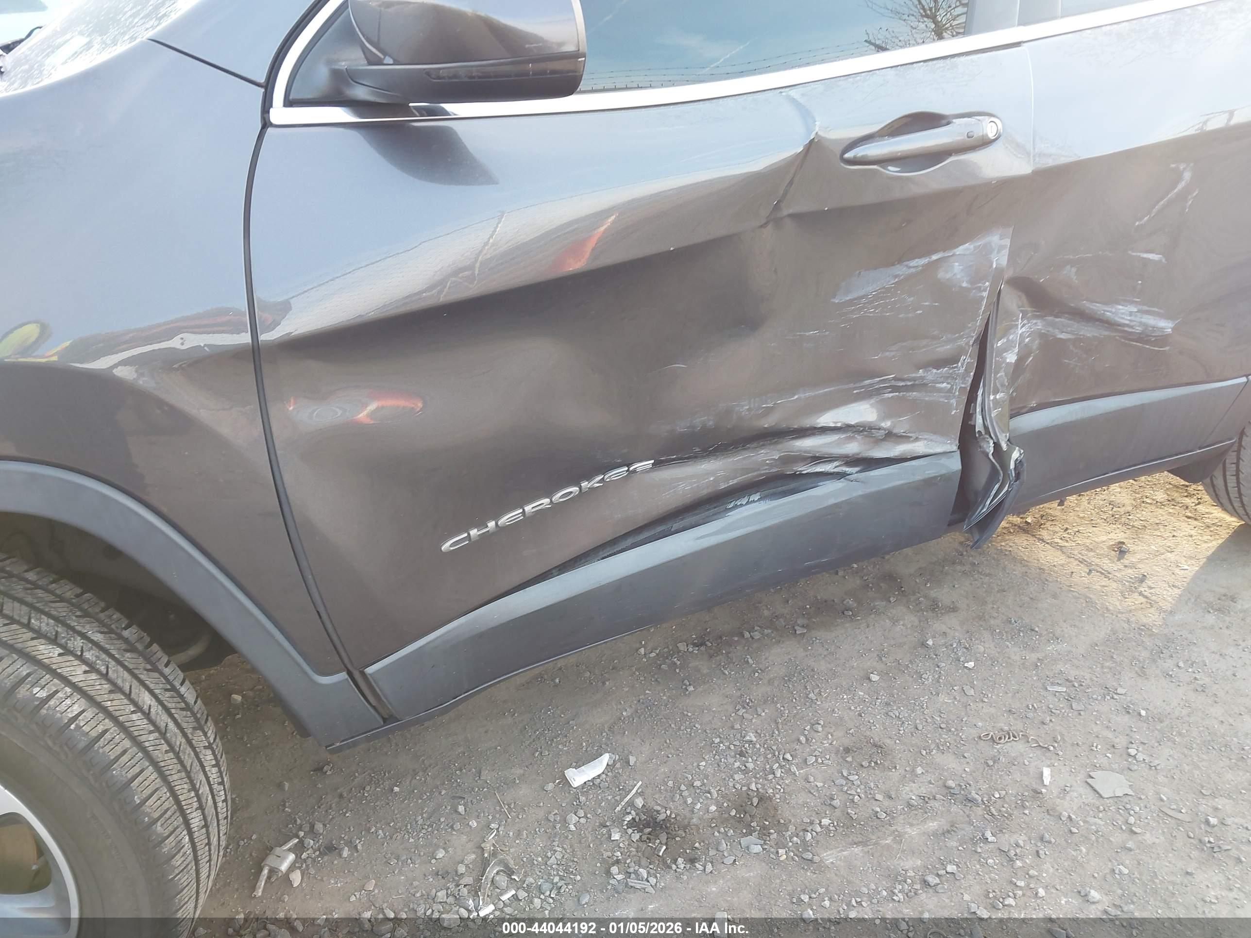 JEEP CHEROKEE image 6