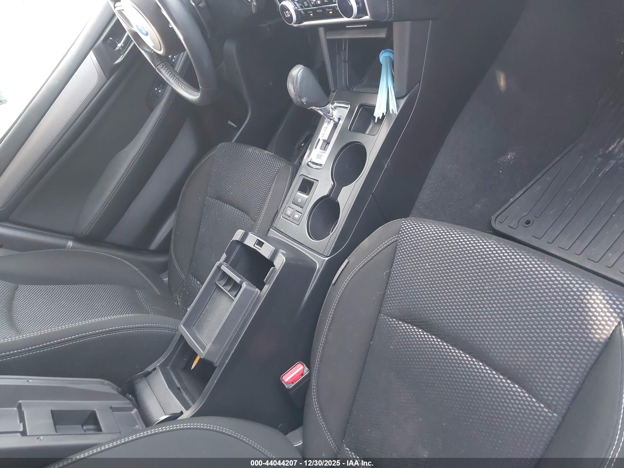 SUBARU OUTBACK image 5