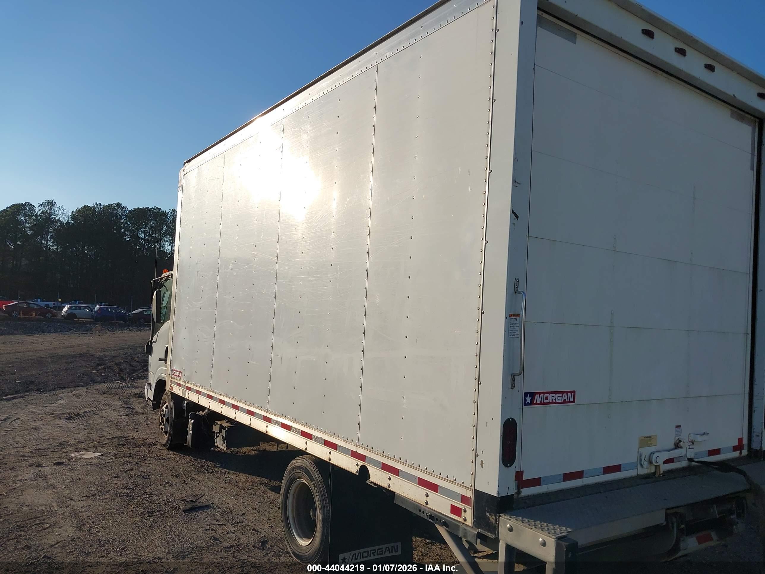 ISUZU NPR image 3