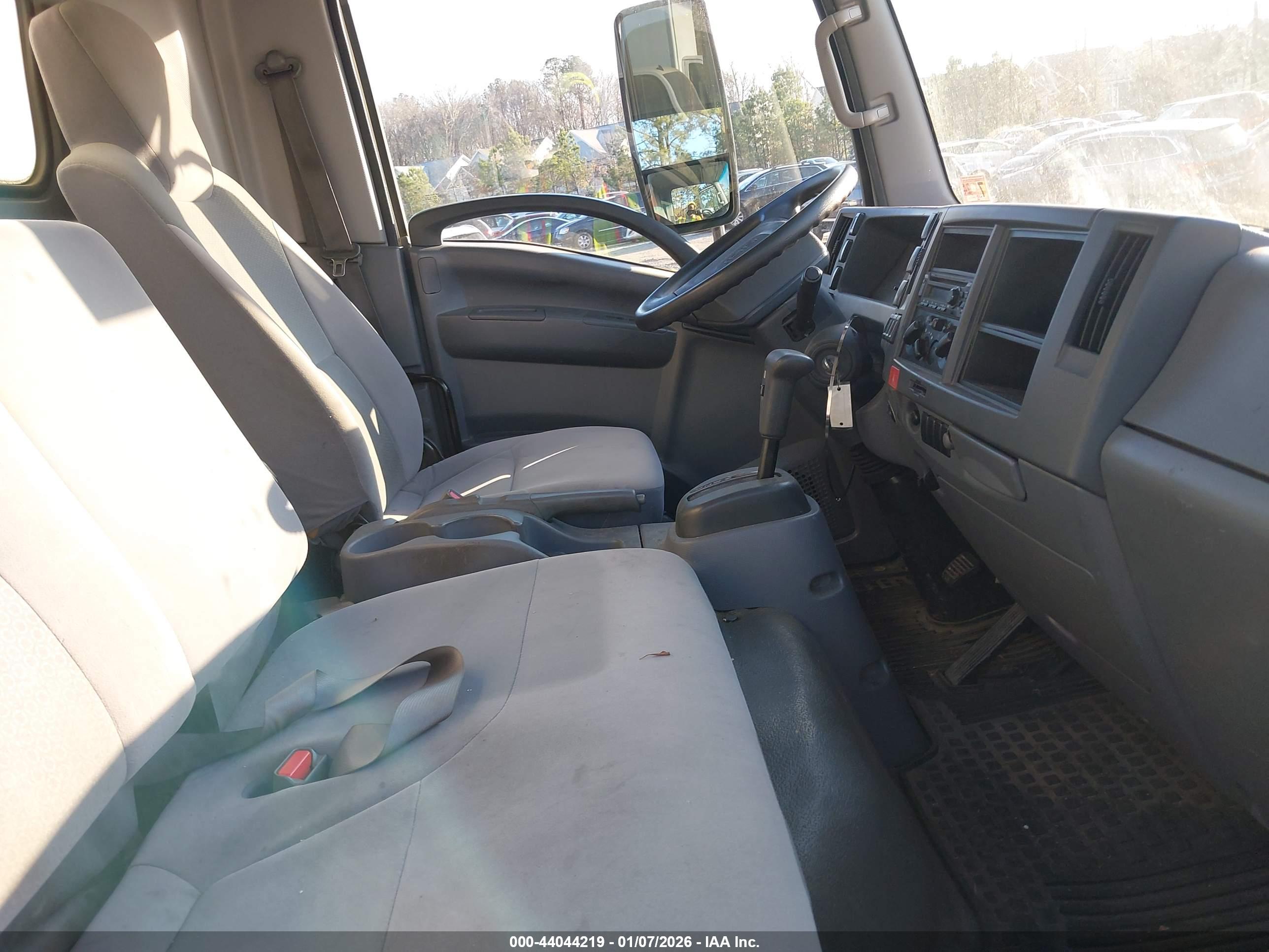 ISUZU NPR image 8