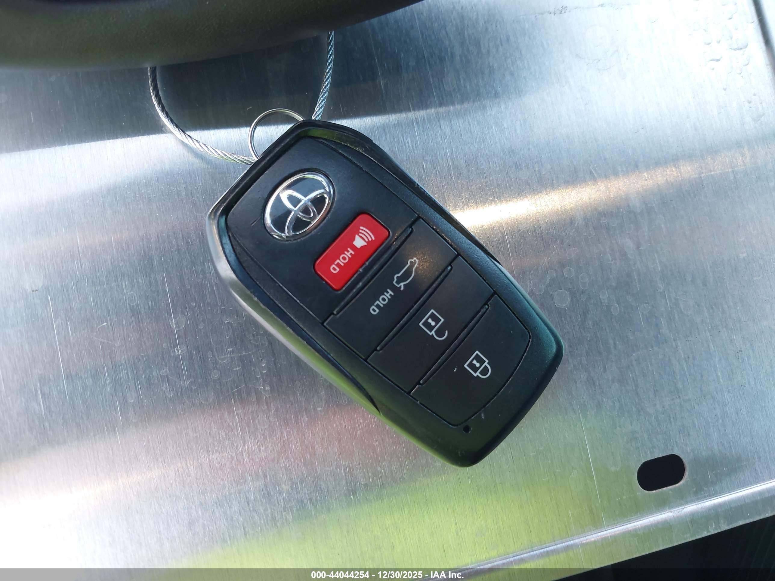 TOYOTA CAMRY image 11