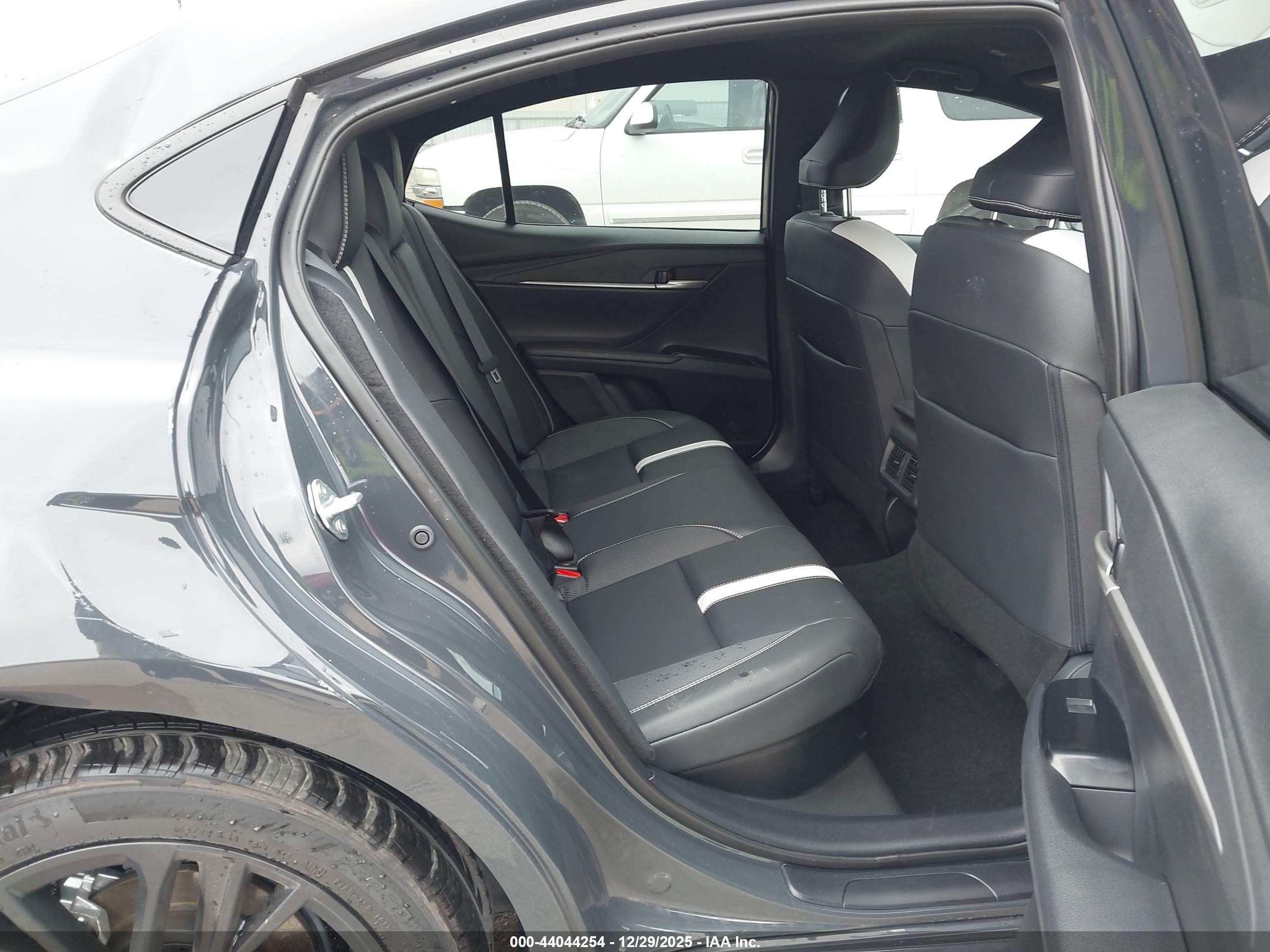 TOYOTA CAMRY image 8