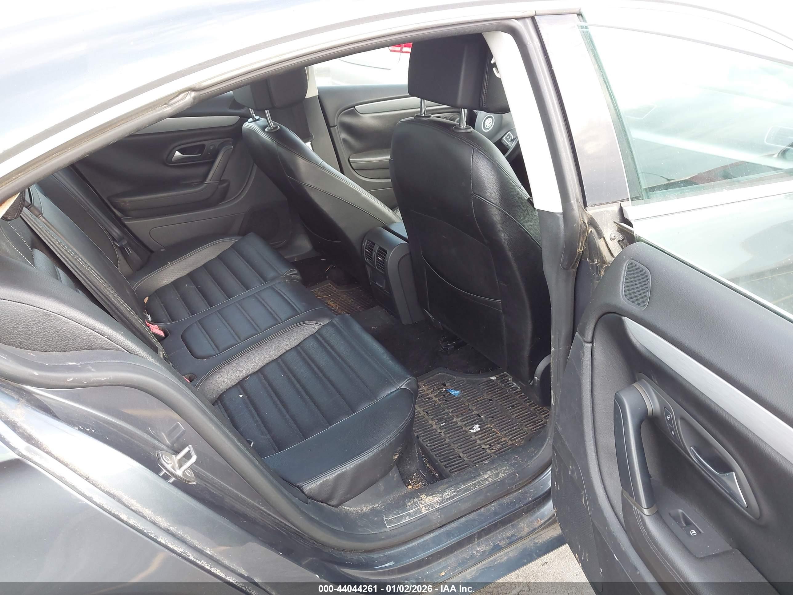 VOLKSWAGEN CC image 8