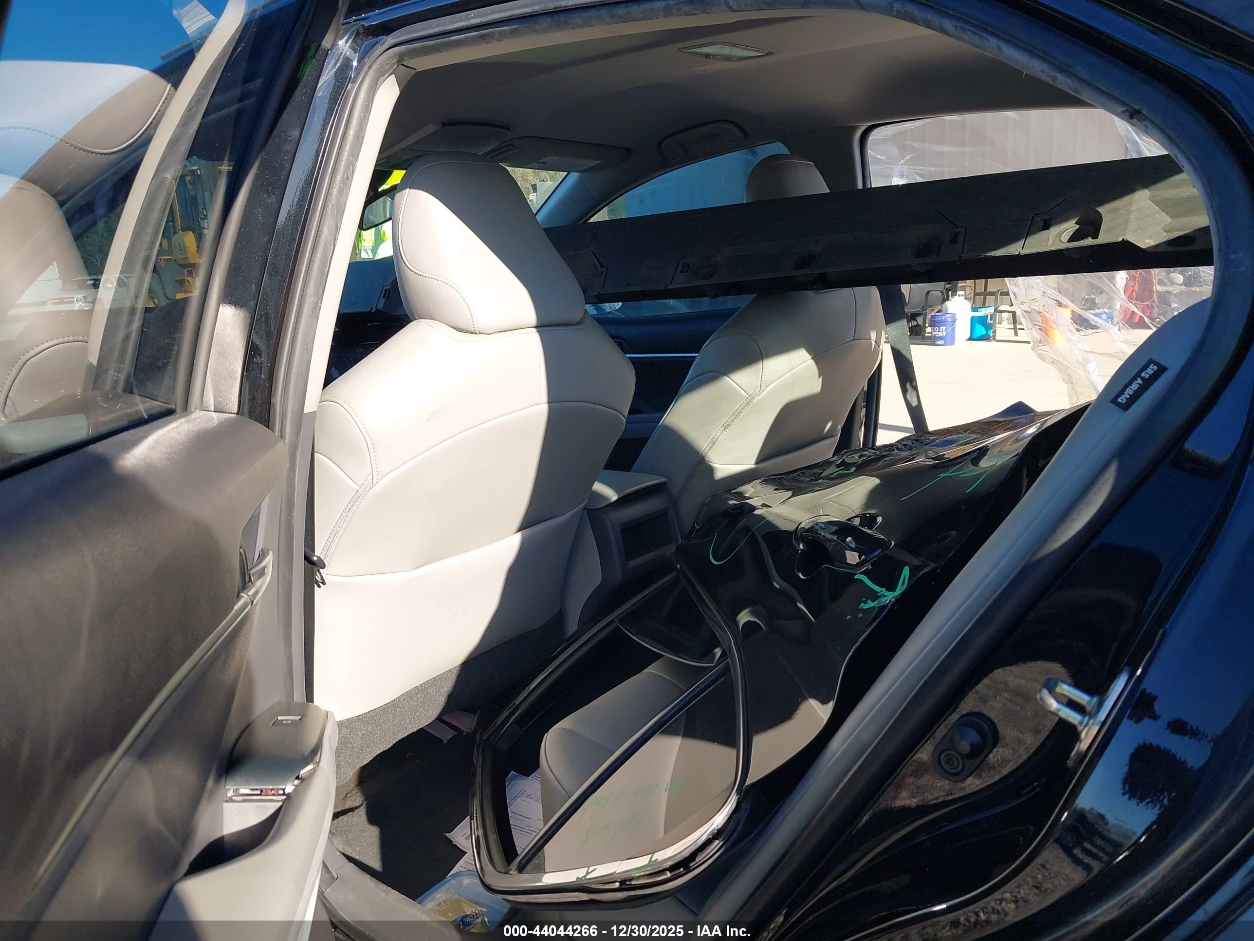 TOYOTA CAMRY image 8