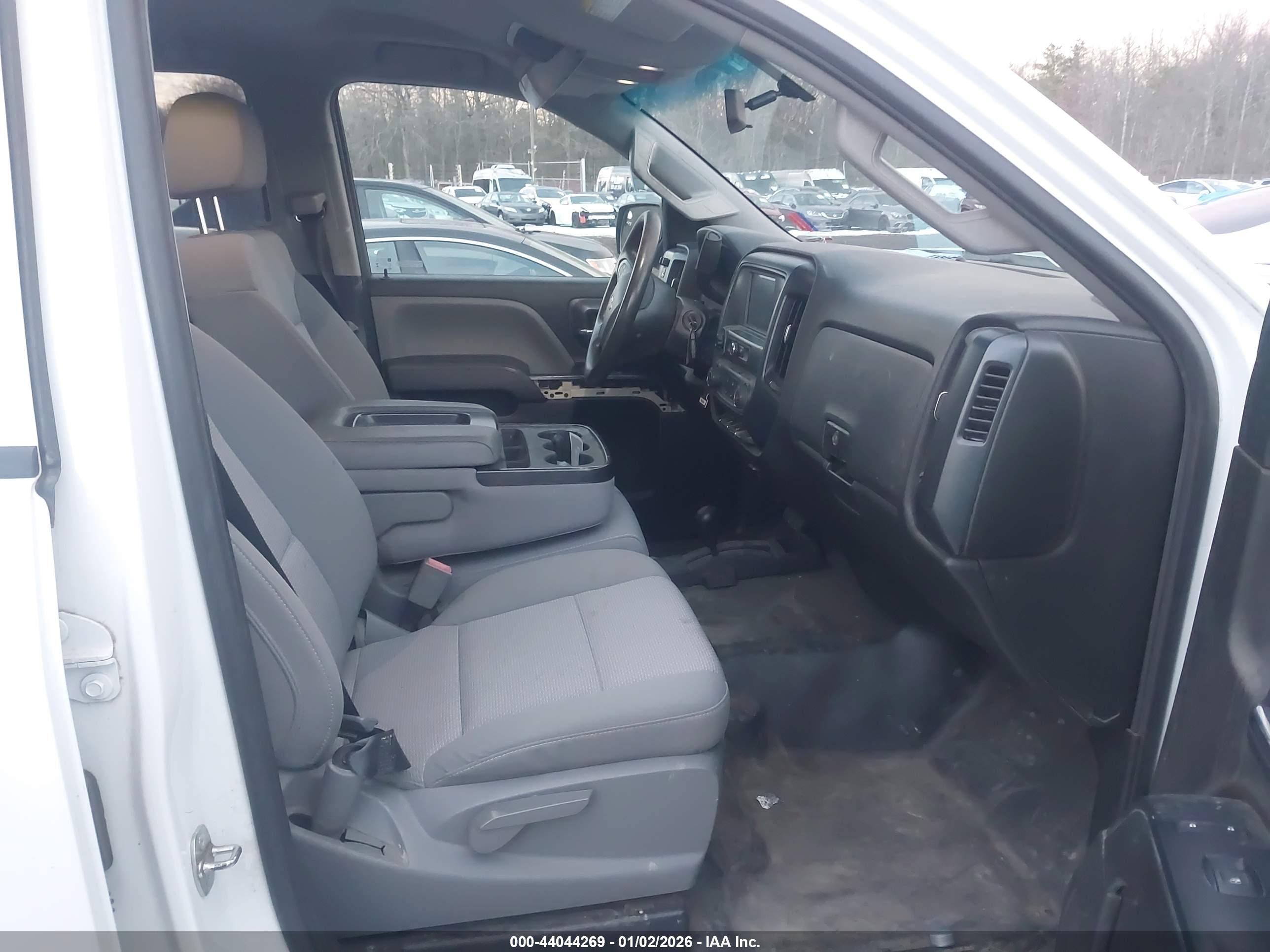 CHEVROLET SILVERADO image 5