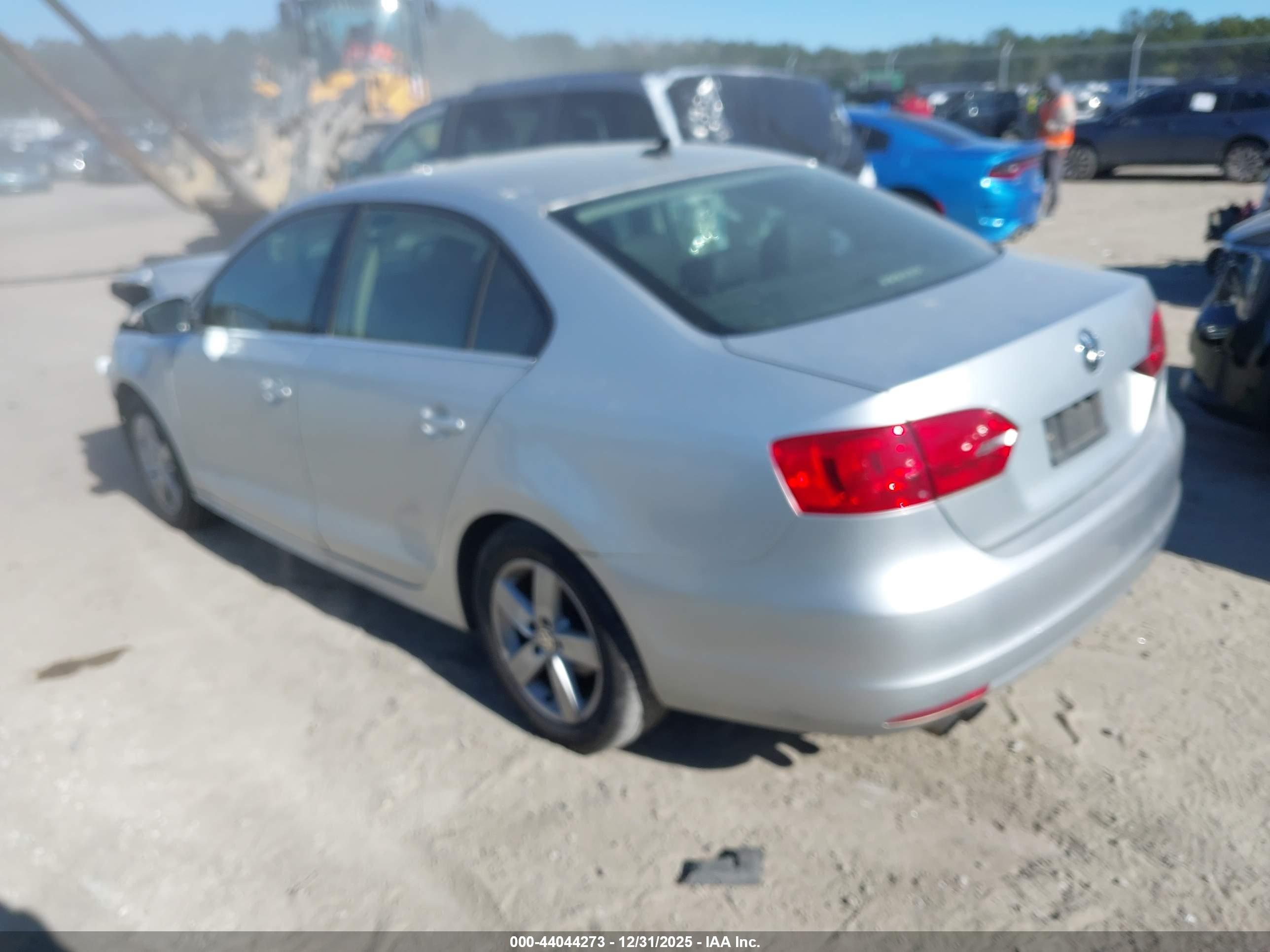 VOLKSWAGEN JETTA image 3