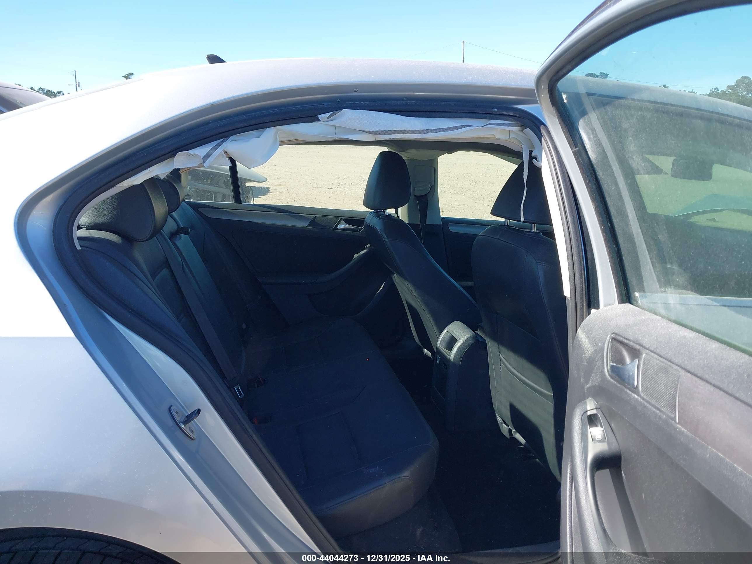 VOLKSWAGEN JETTA image 8