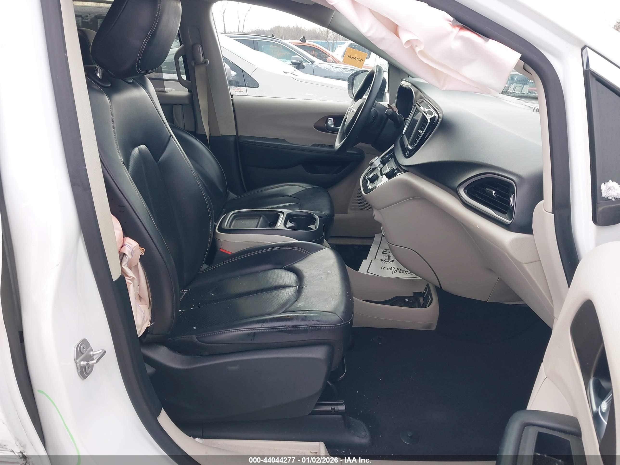 CHRYSLER VOYAGER image 5