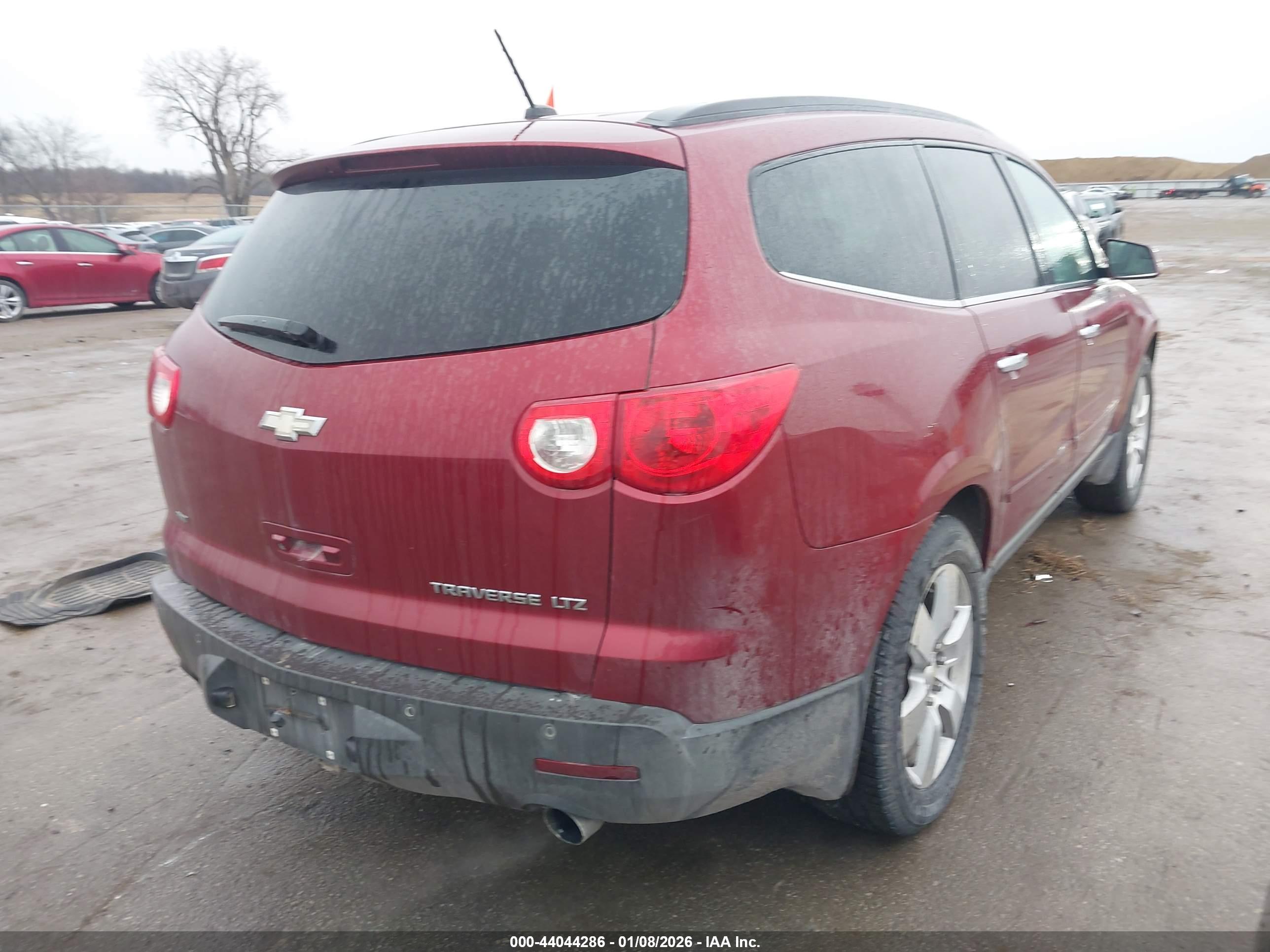 CHEVROLET TRAVERSE image 4