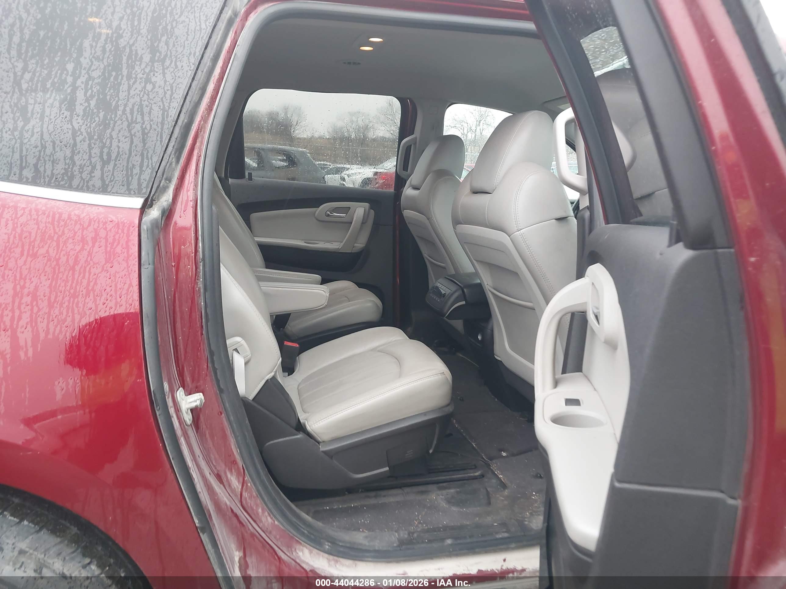 CHEVROLET TRAVERSE image 8