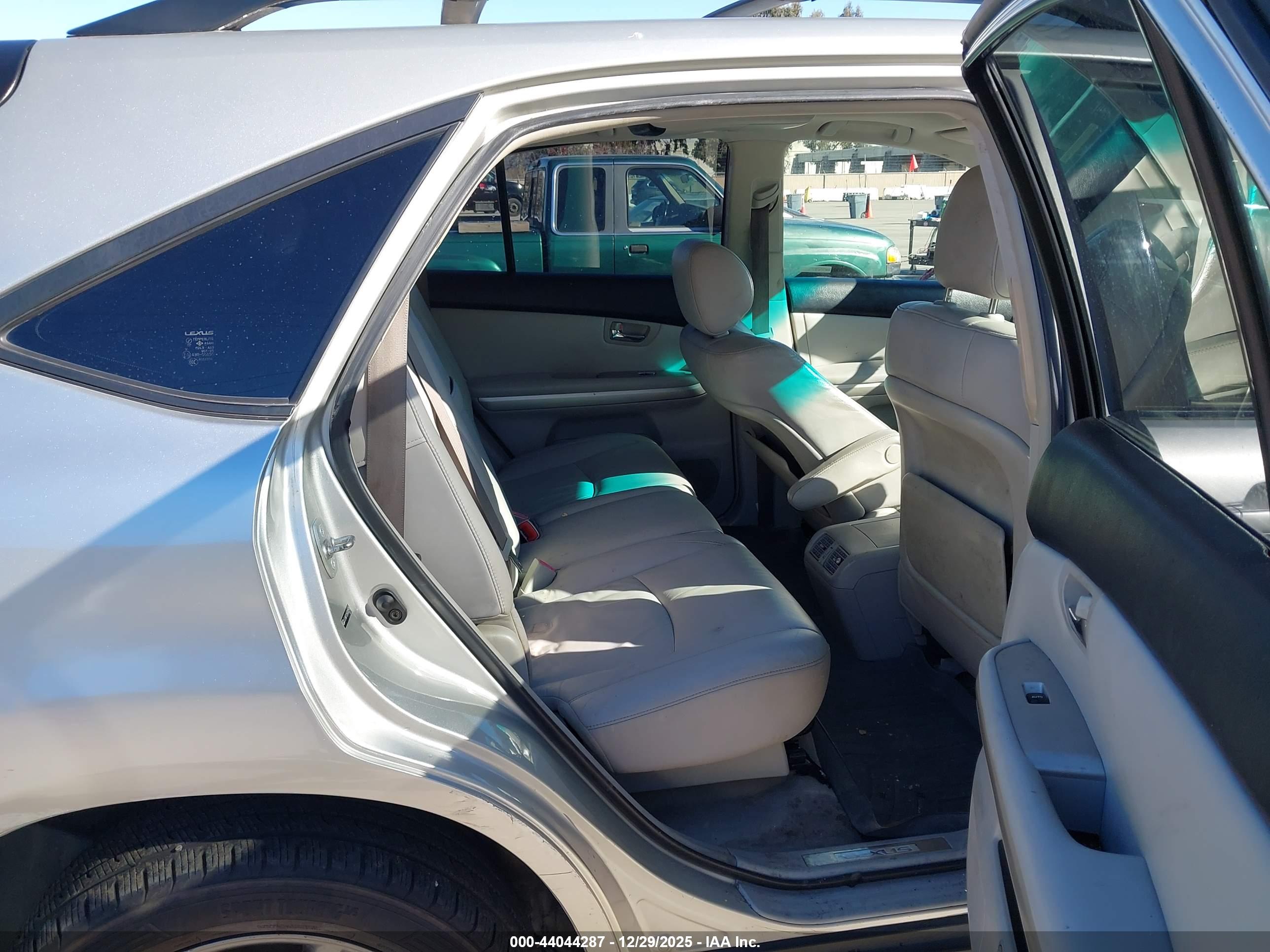 LEXUS RX image 8