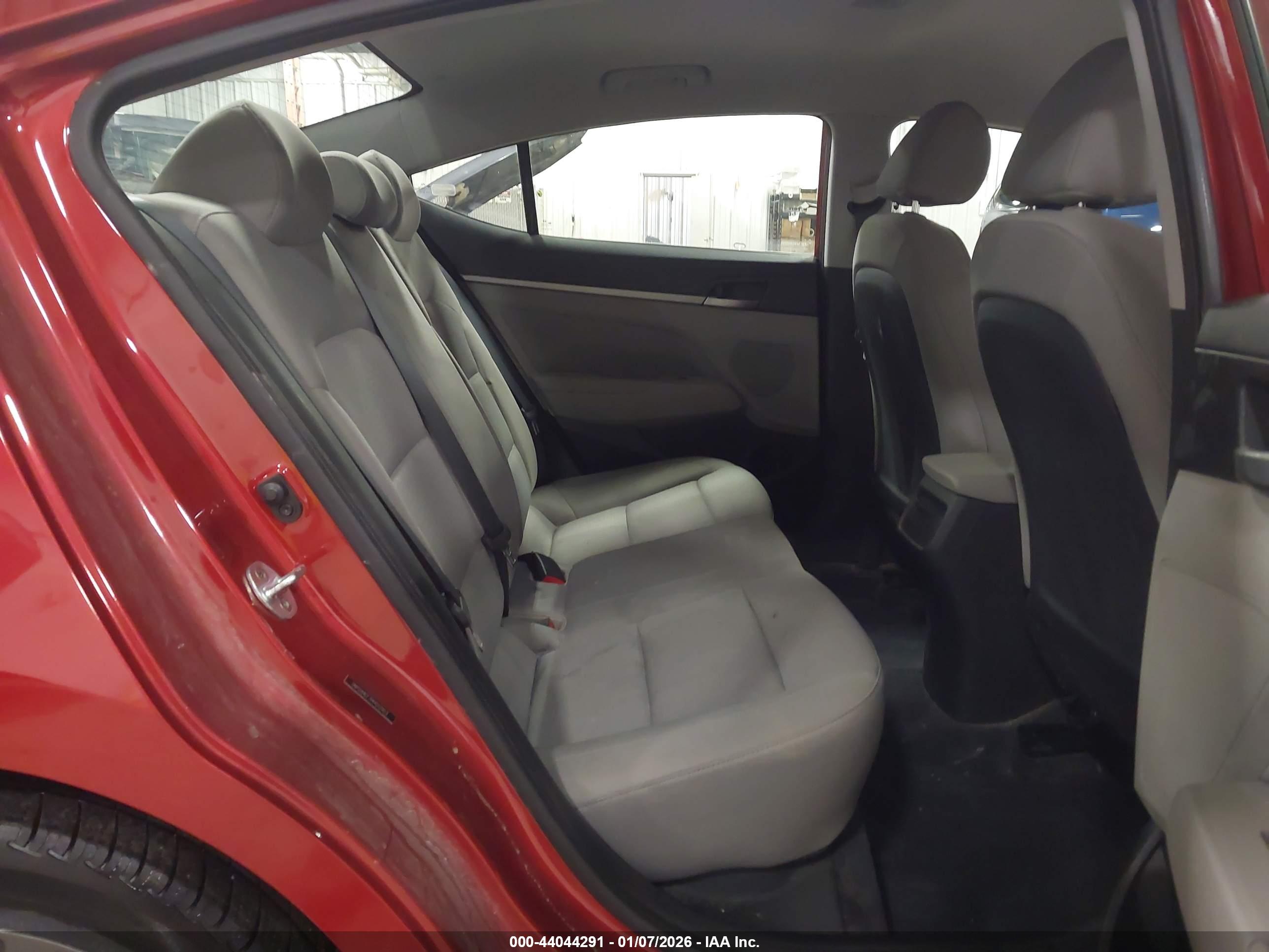 HYUNDAI ELANTRA image 8