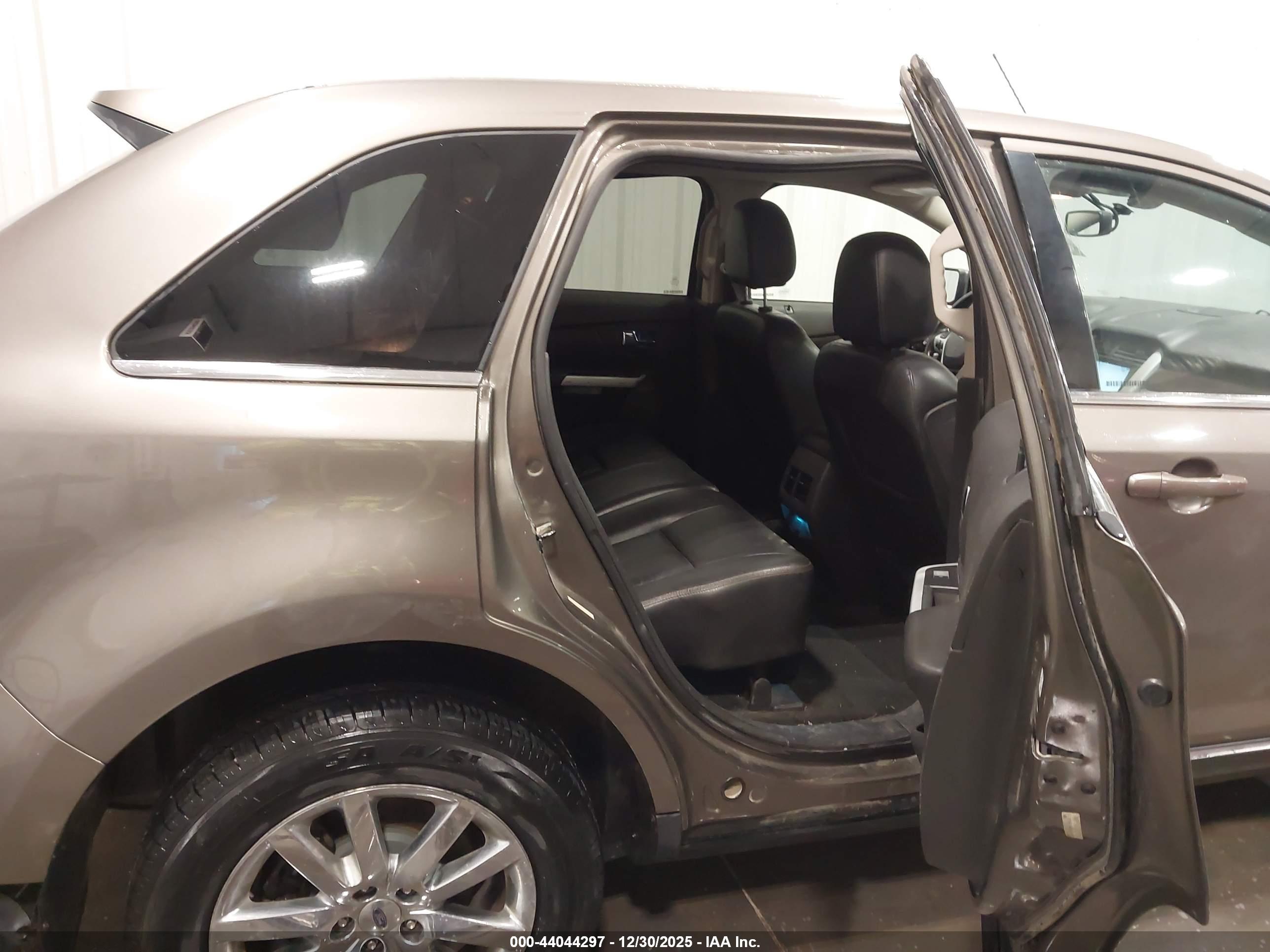 FORD EDGE image 8