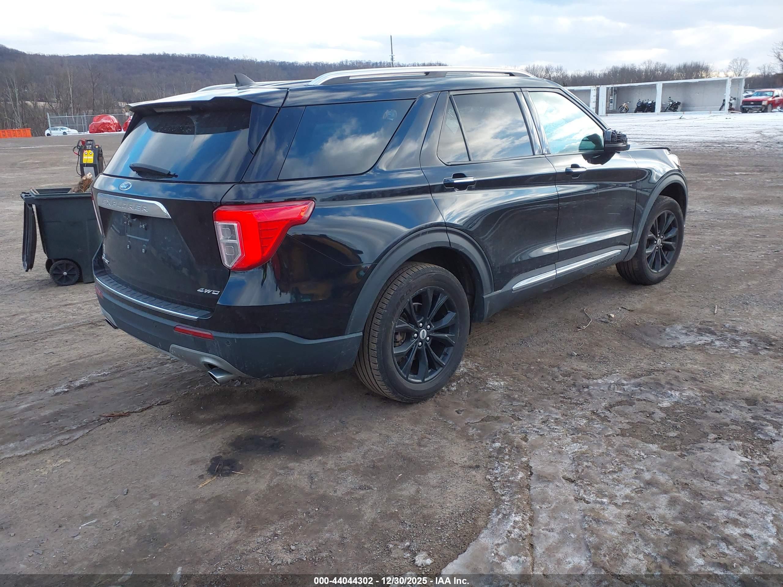 FORD EXPLORER image 4