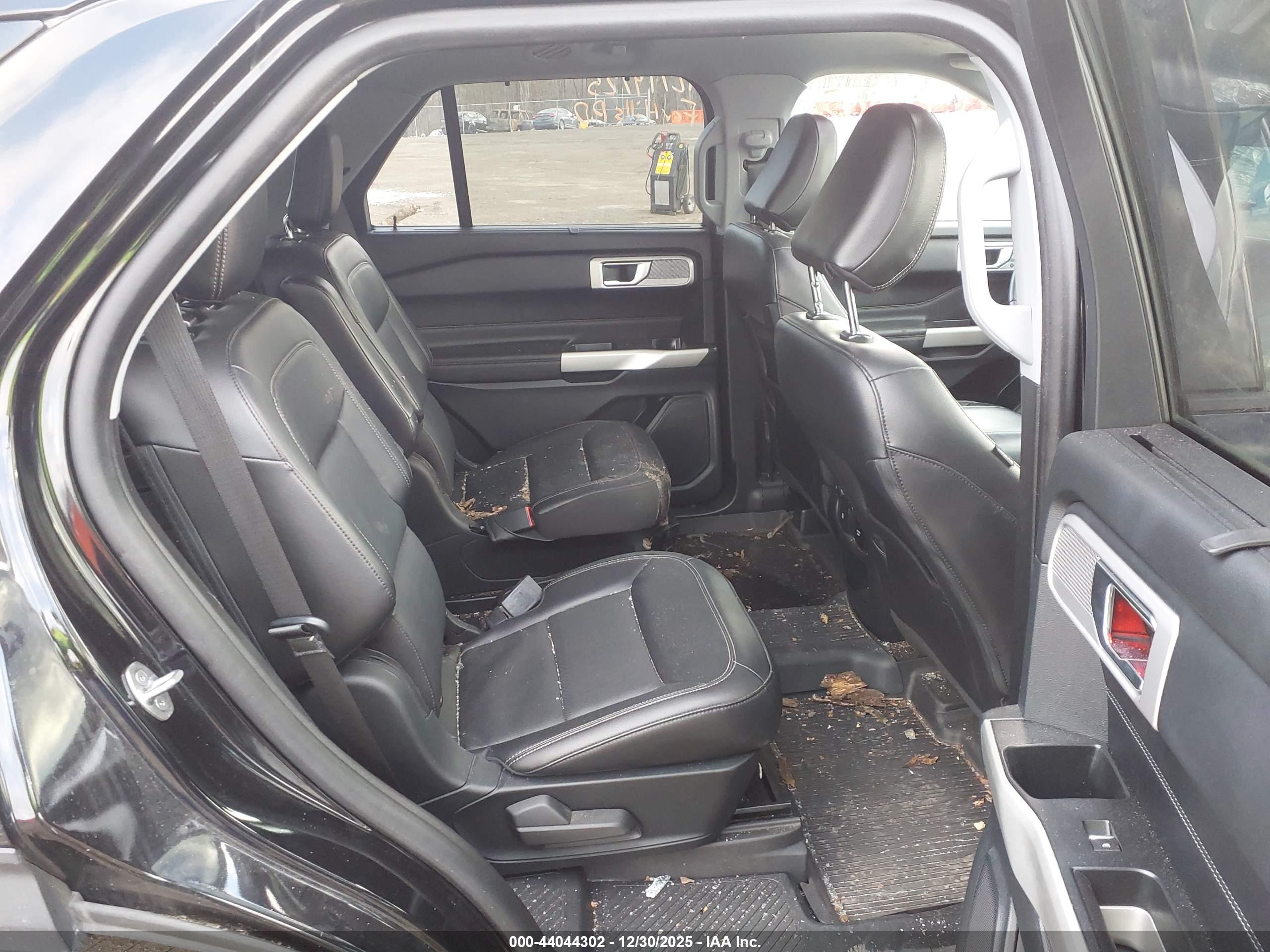 FORD EXPLORER image 8