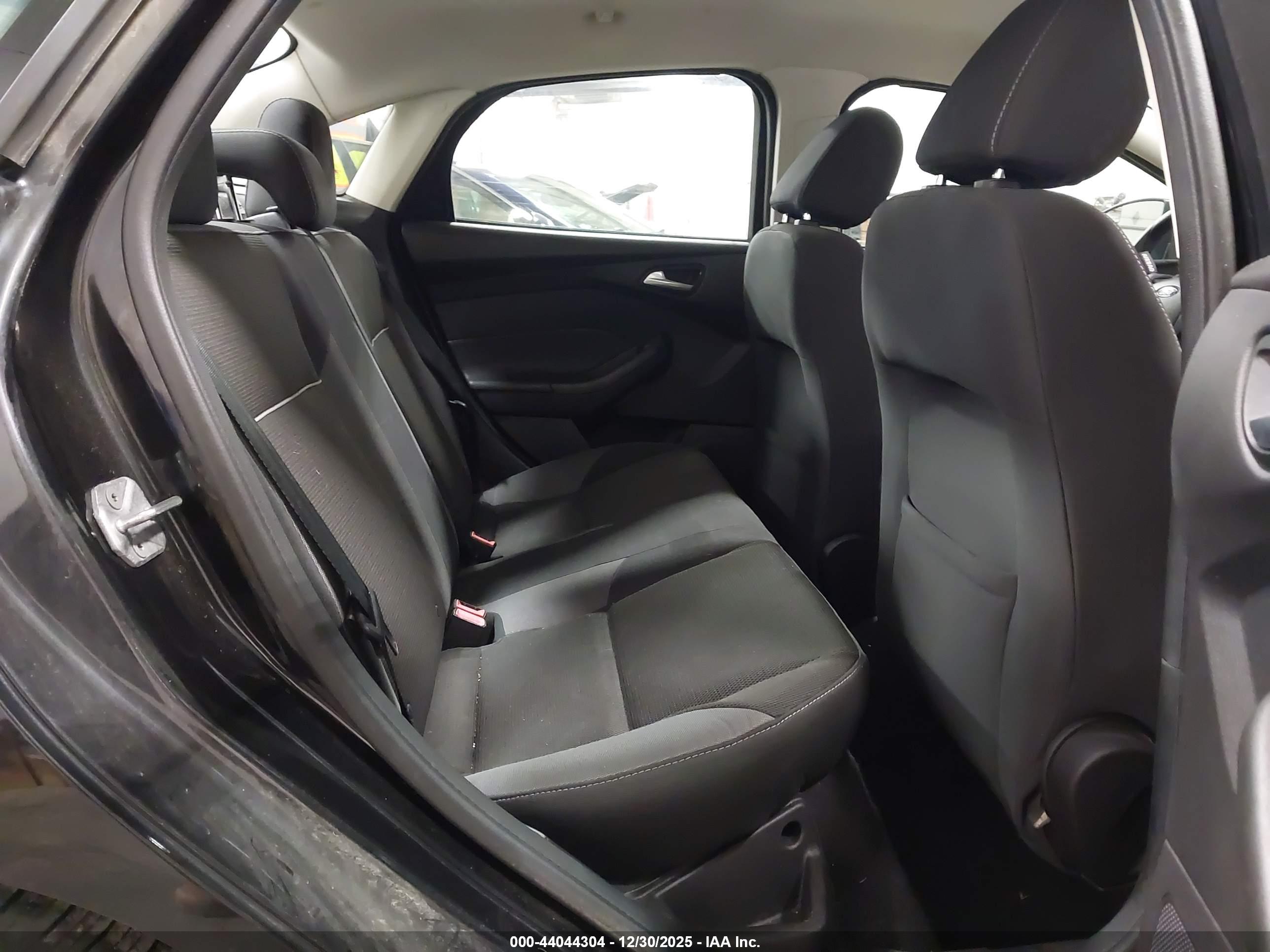 FORD FOCUS image 8