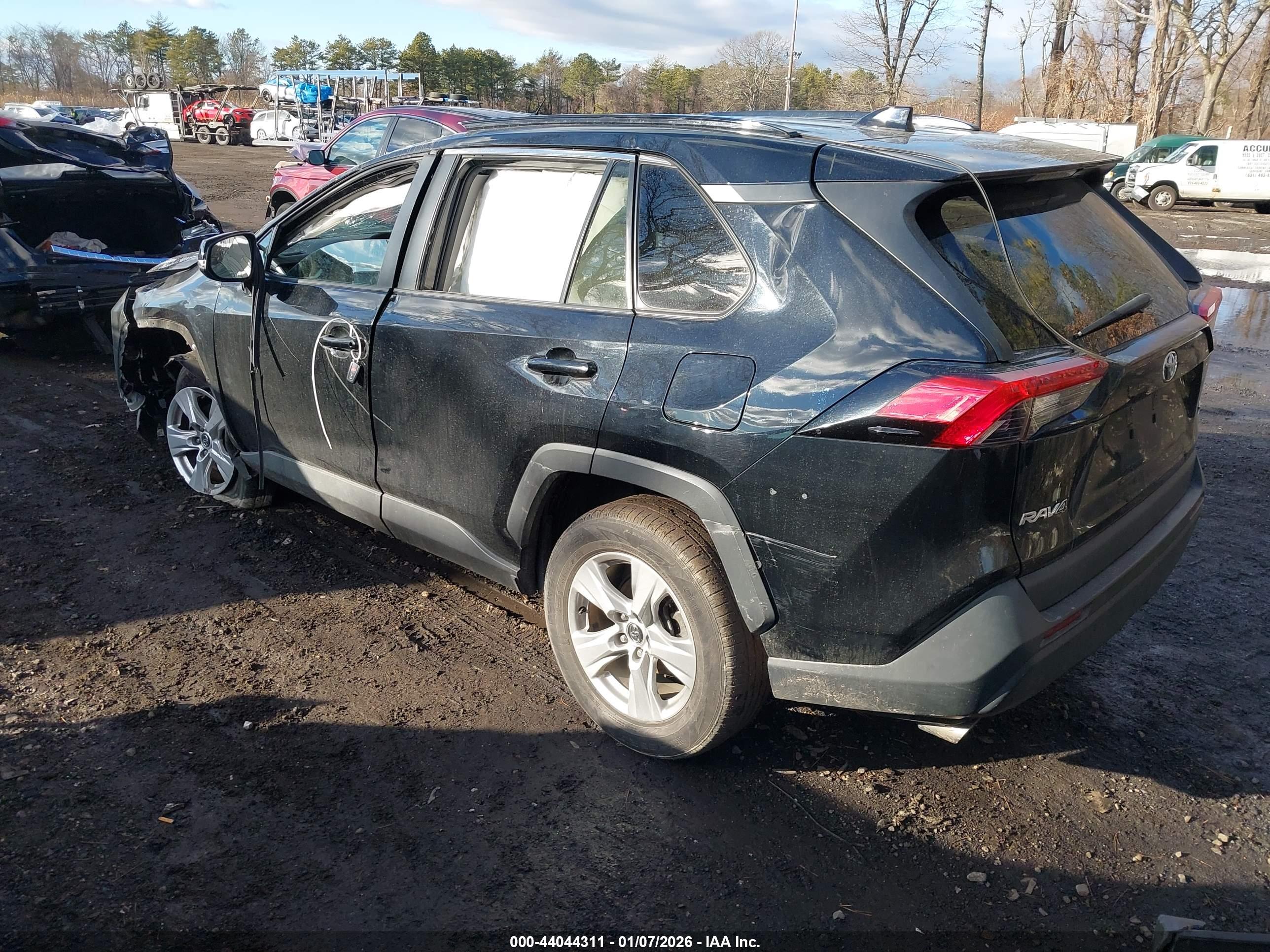 TOYOTA RAV4 image 3