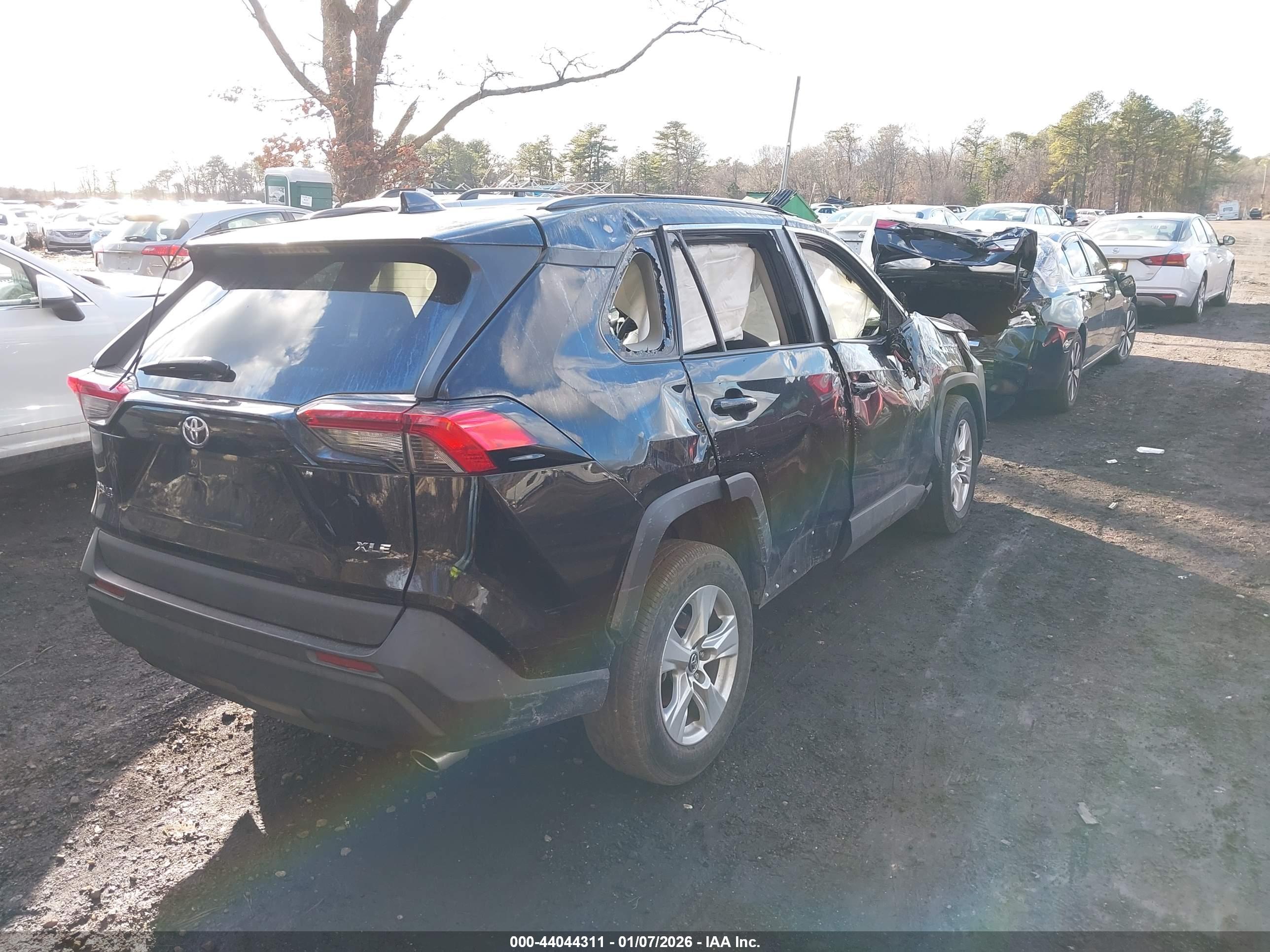 TOYOTA RAV4 image 4
