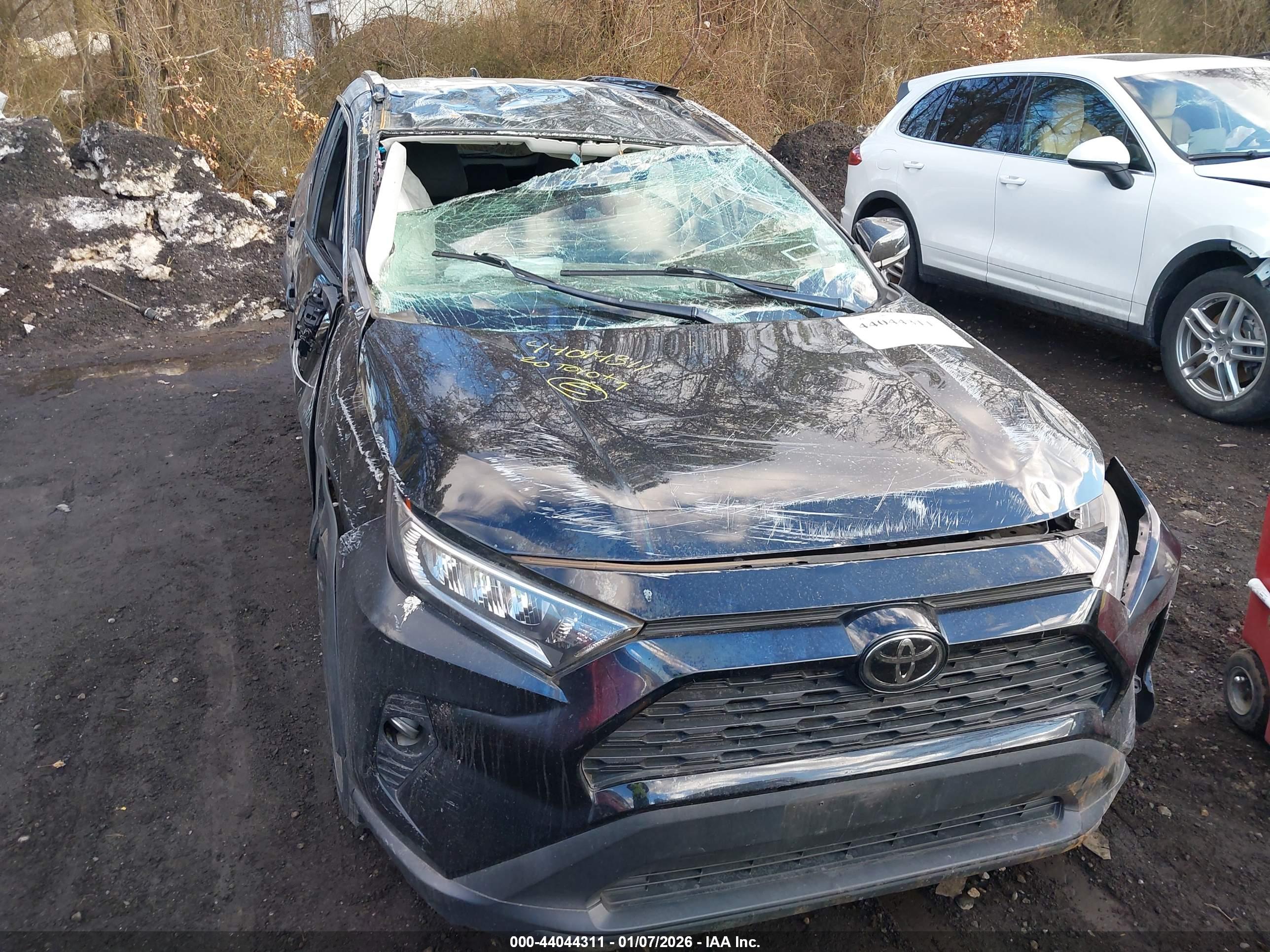 TOYOTA RAV4 image 6