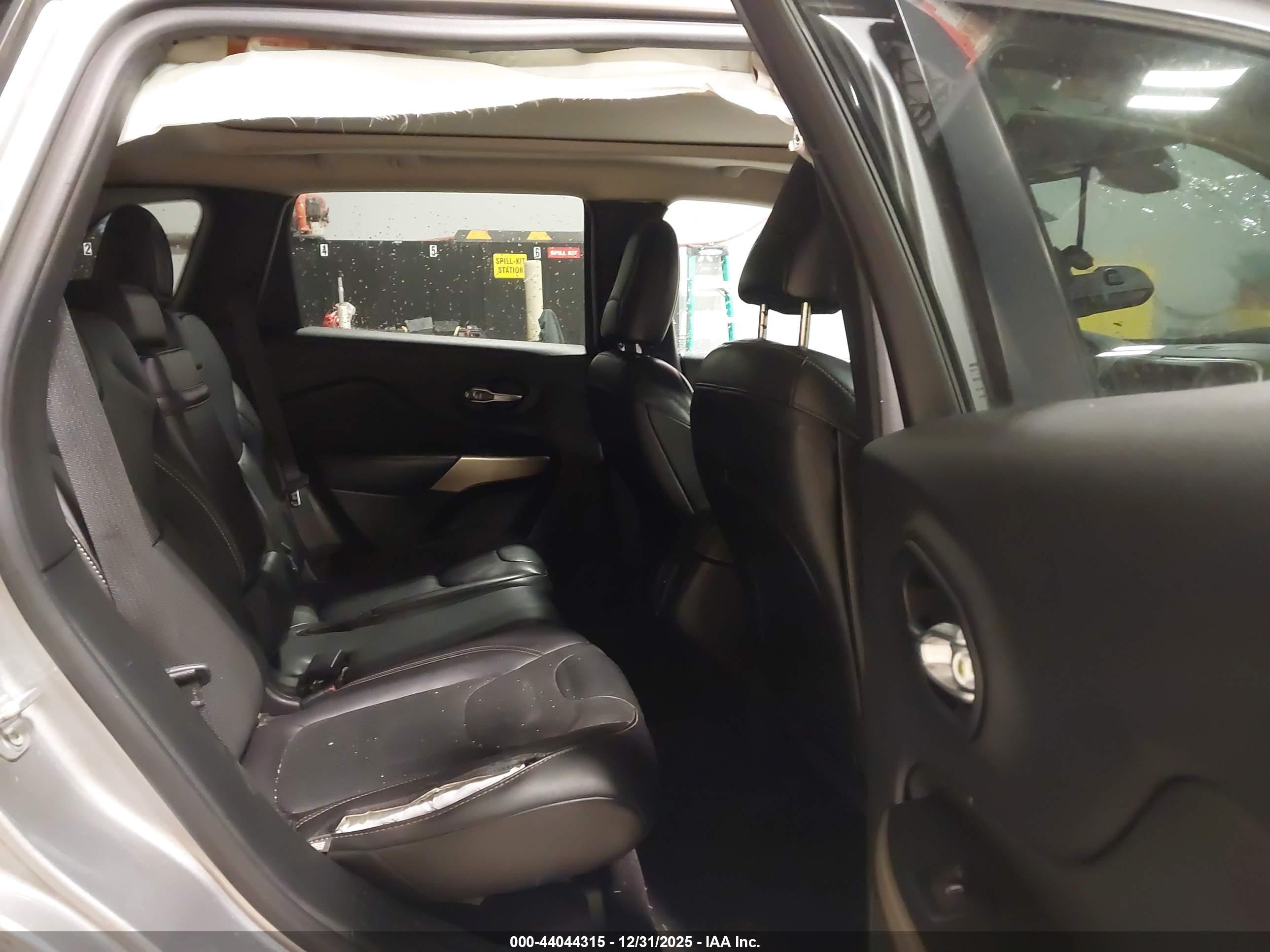 JEEP CHEROKEE image 8