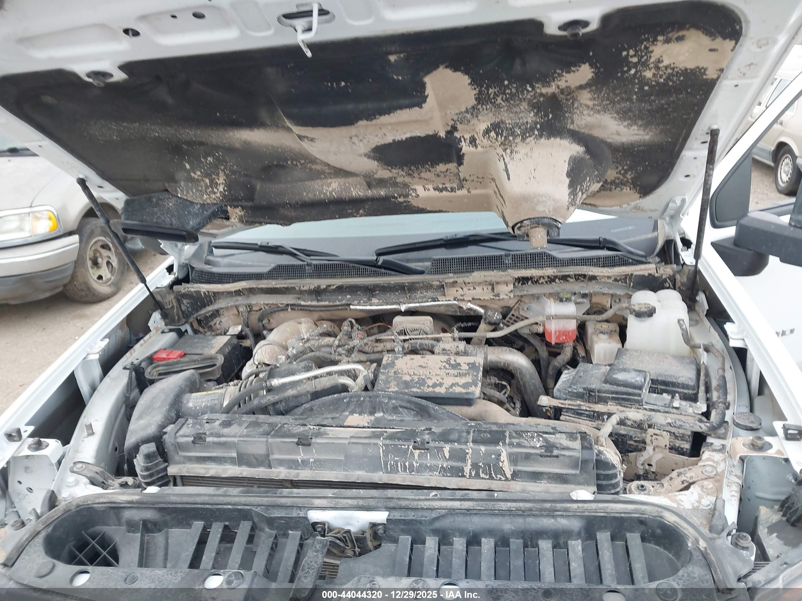 CHEVROLET SILVERADO image 10