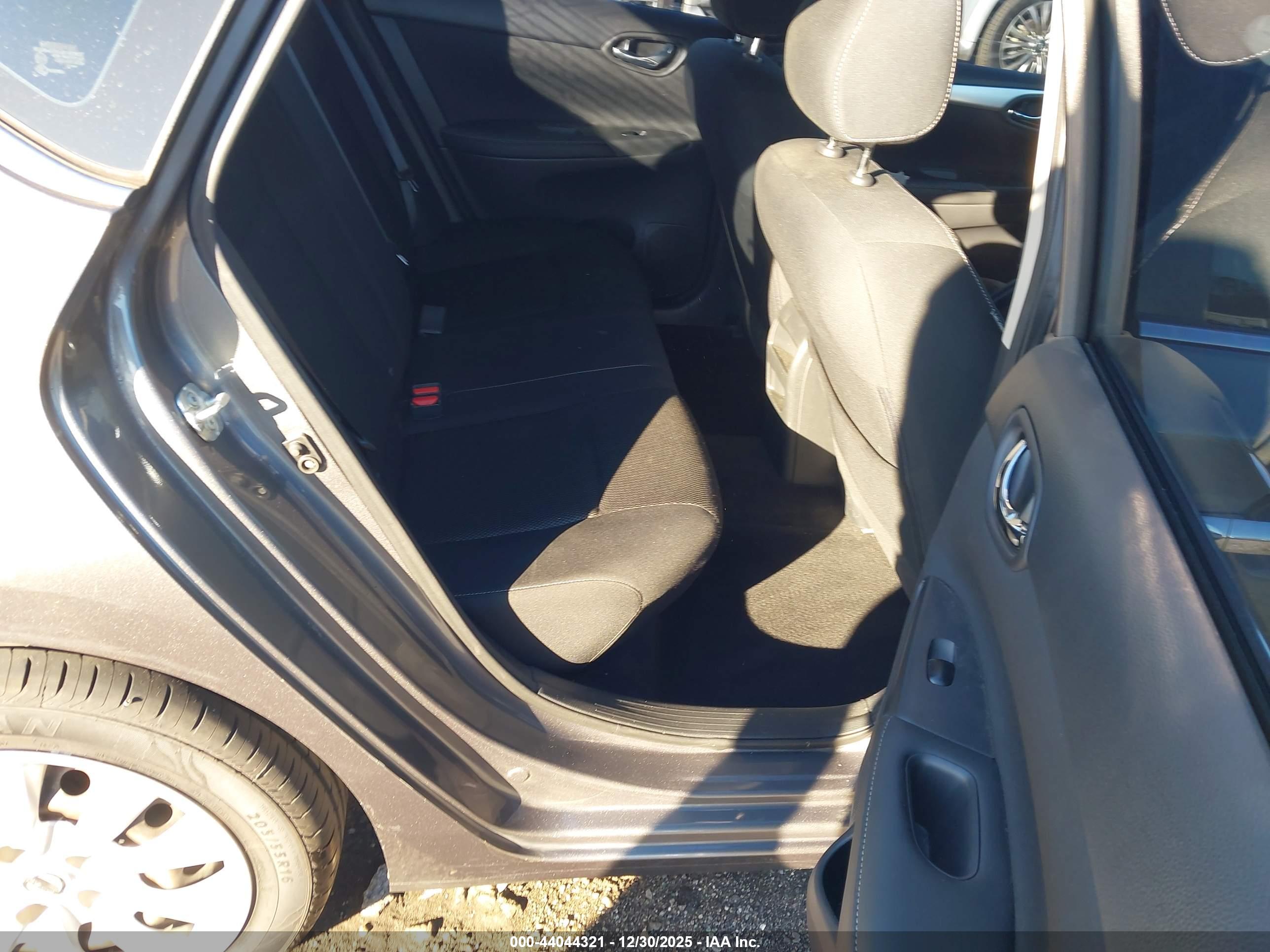 NISSAN SENTRA image 8