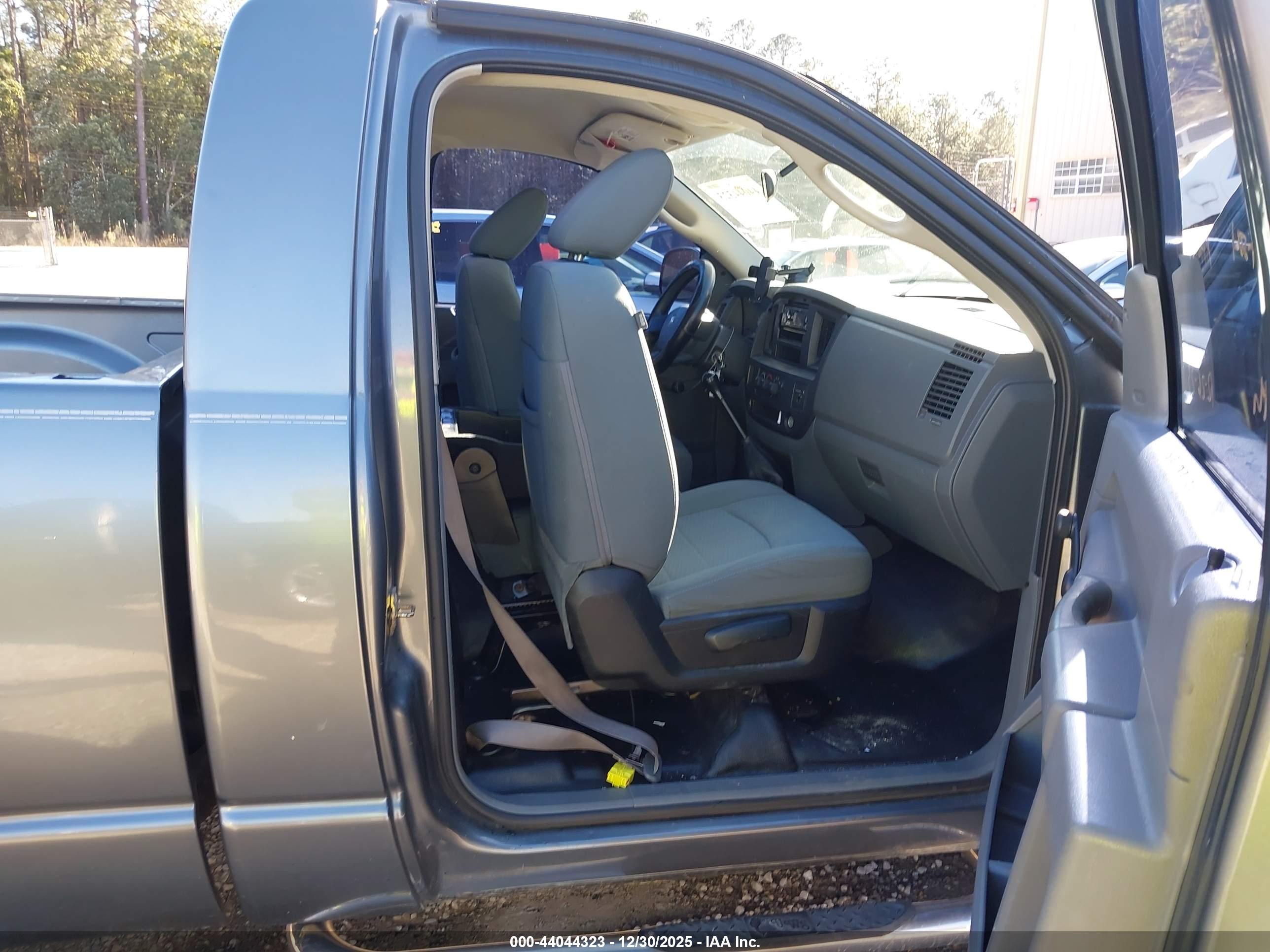 DODGE RAM image 5