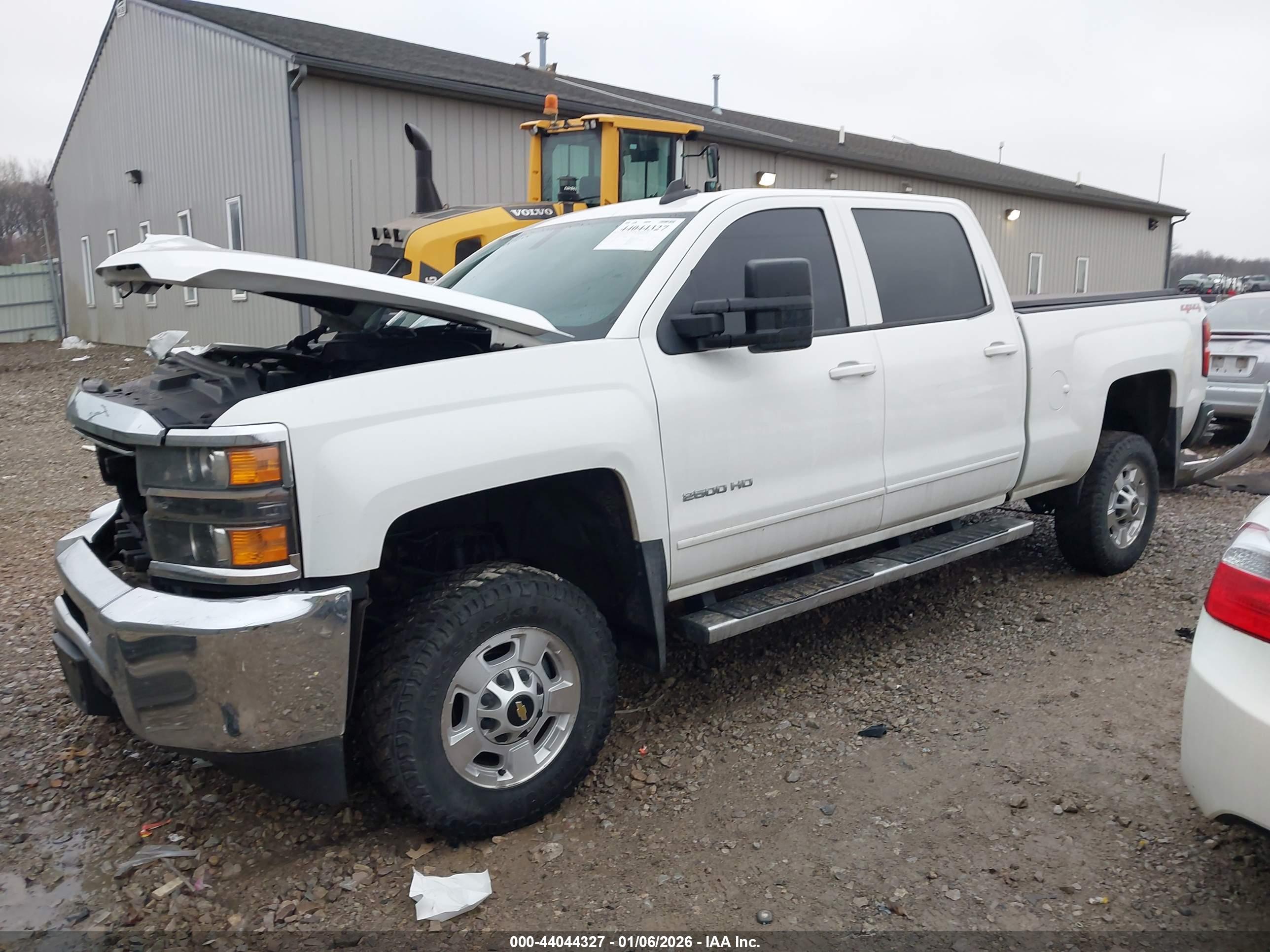 CHEVROLET SILVERADO image 2
