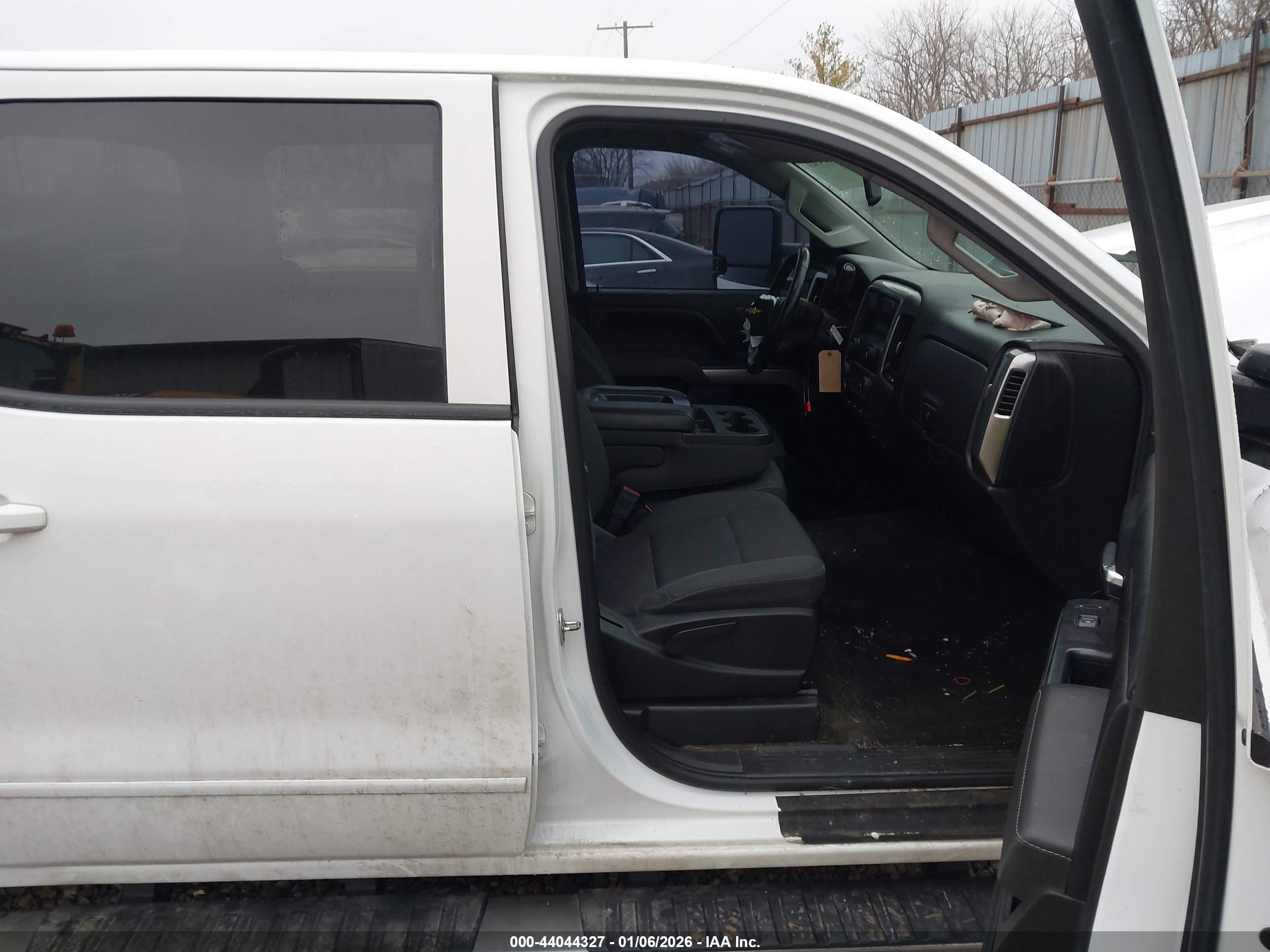 CHEVROLET SILVERADO image 5
