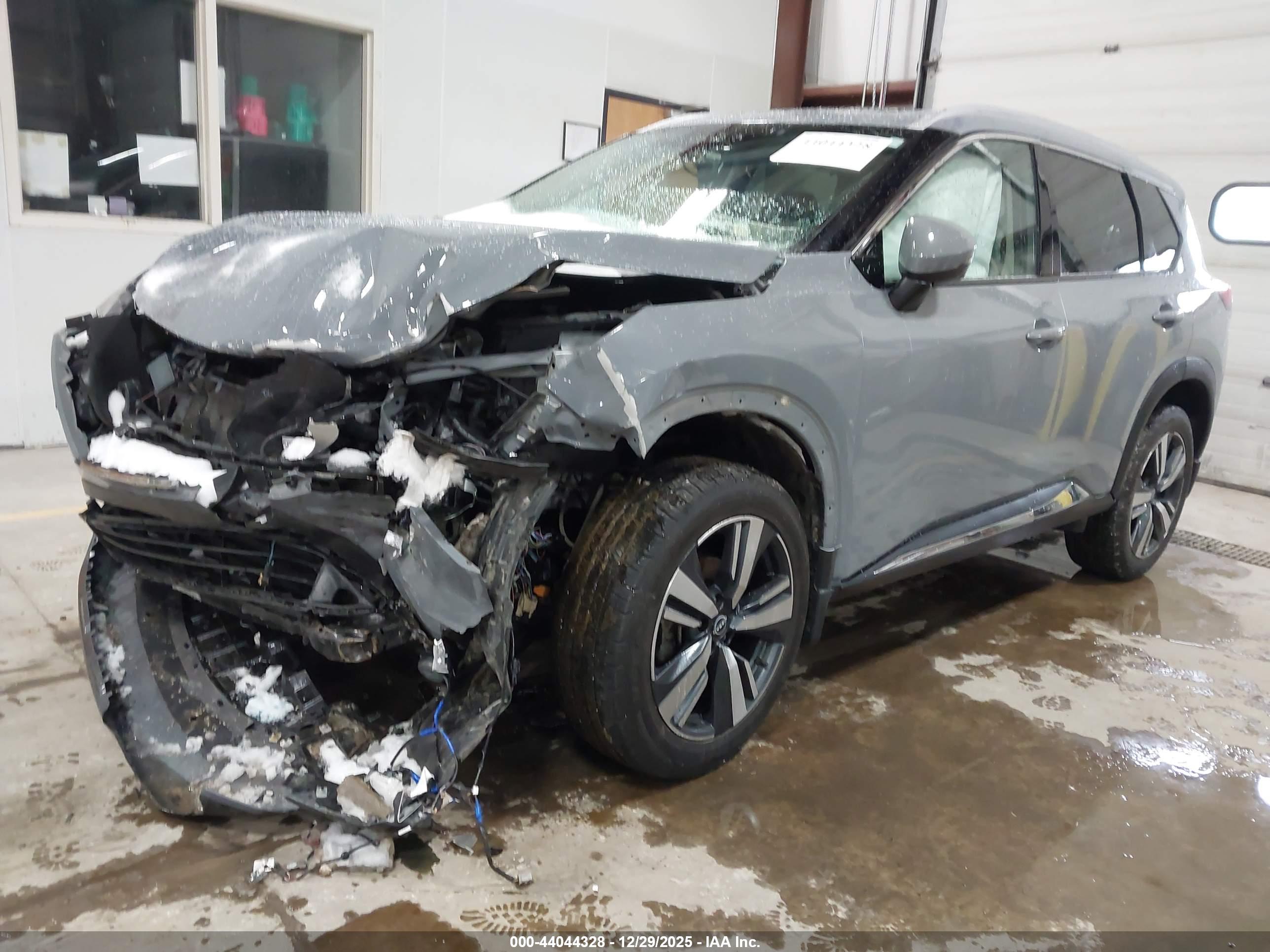 NISSAN ROGUE image 2
