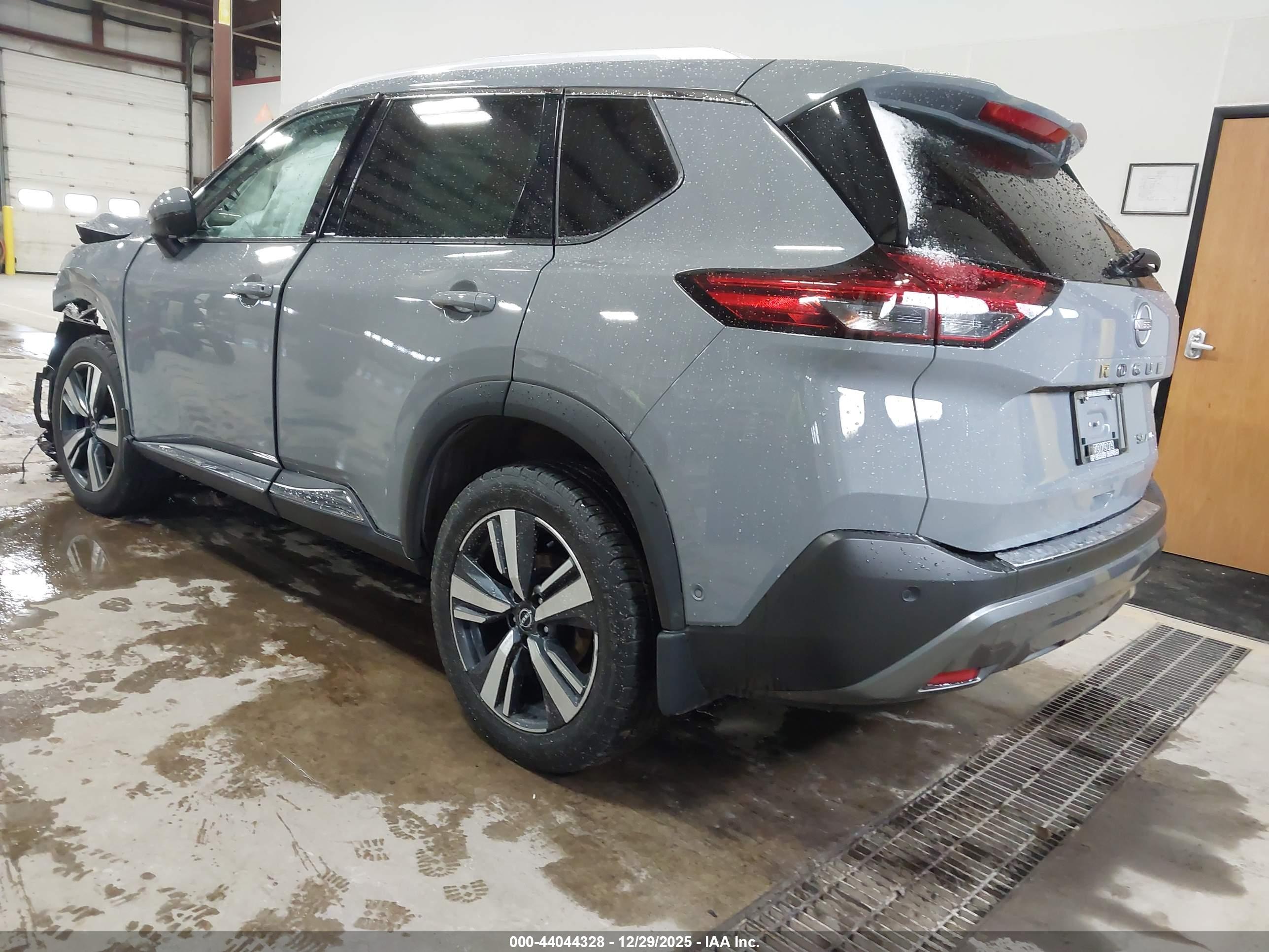 NISSAN ROGUE image 3