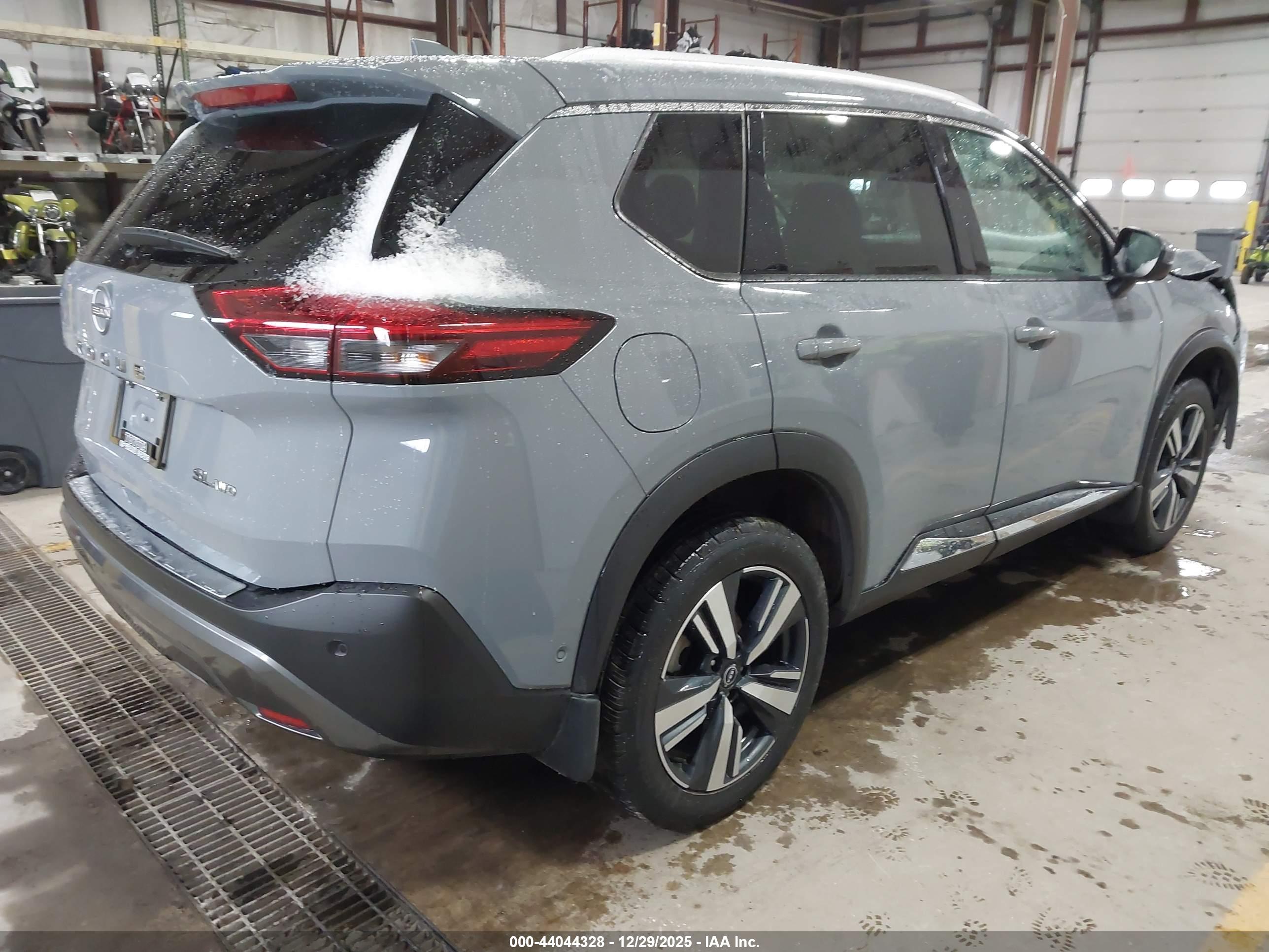 NISSAN ROGUE image 4