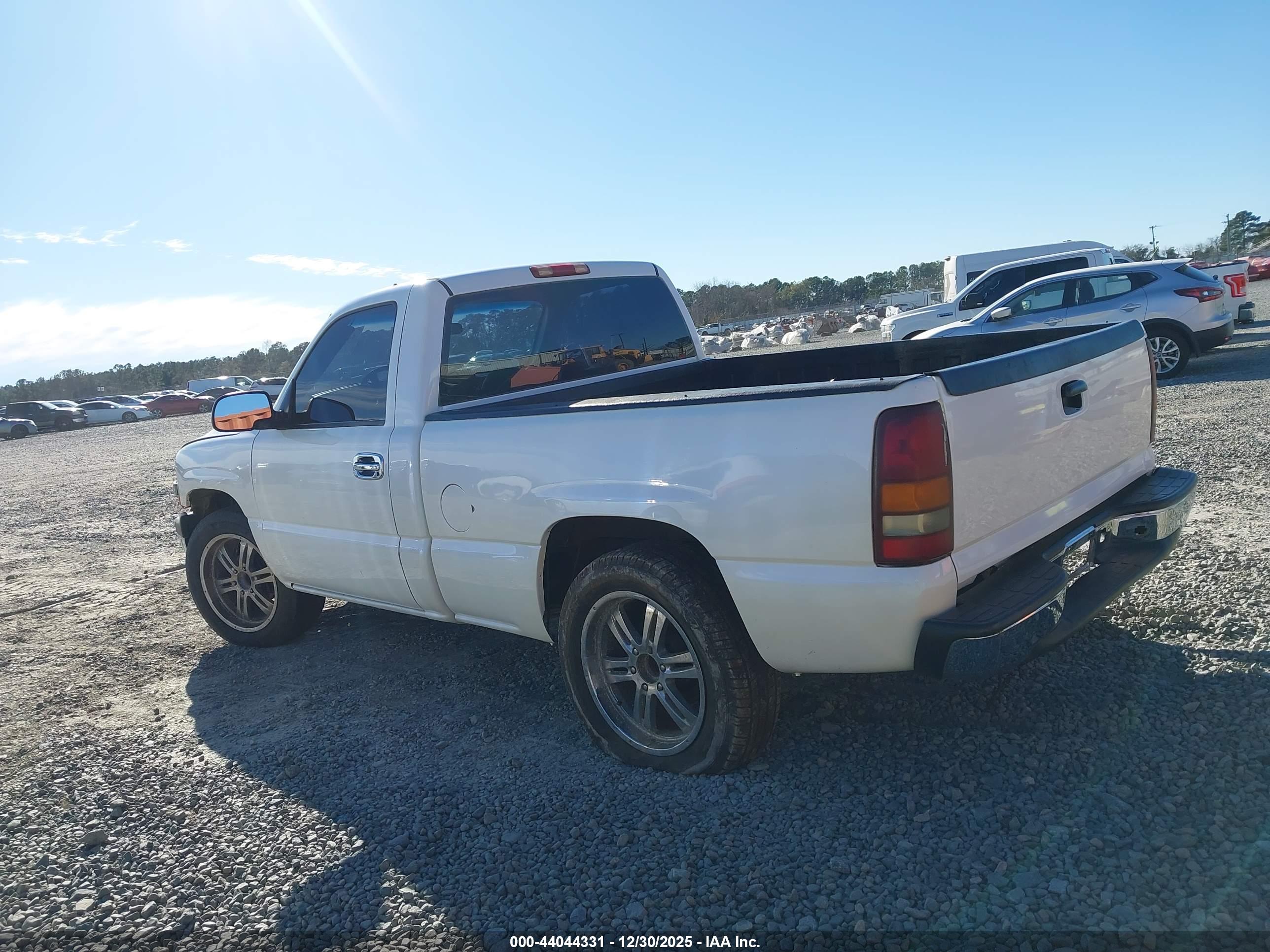 CHEVROLET SILVERADO image 3