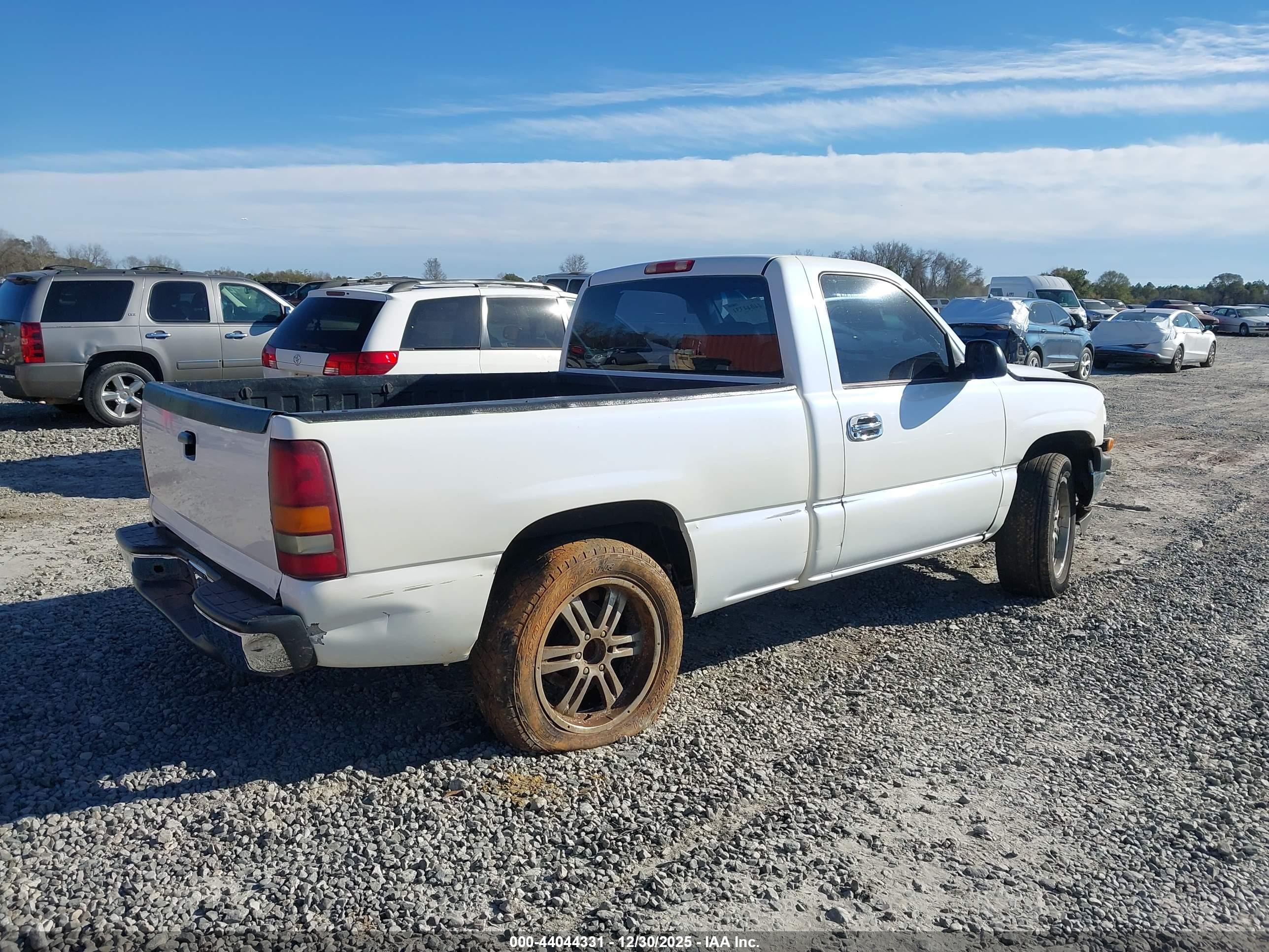 CHEVROLET SILVERADO image 4