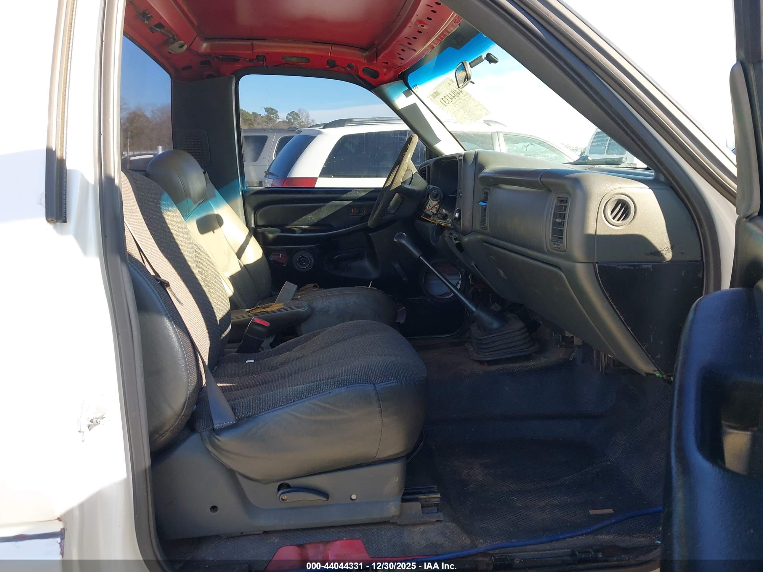 CHEVROLET SILVERADO image 5