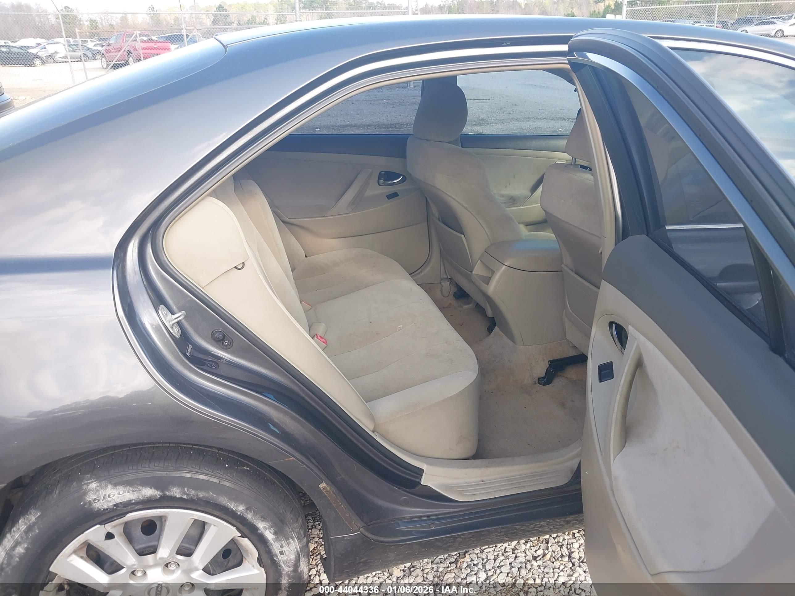 TOYOTA CAMRY image 8