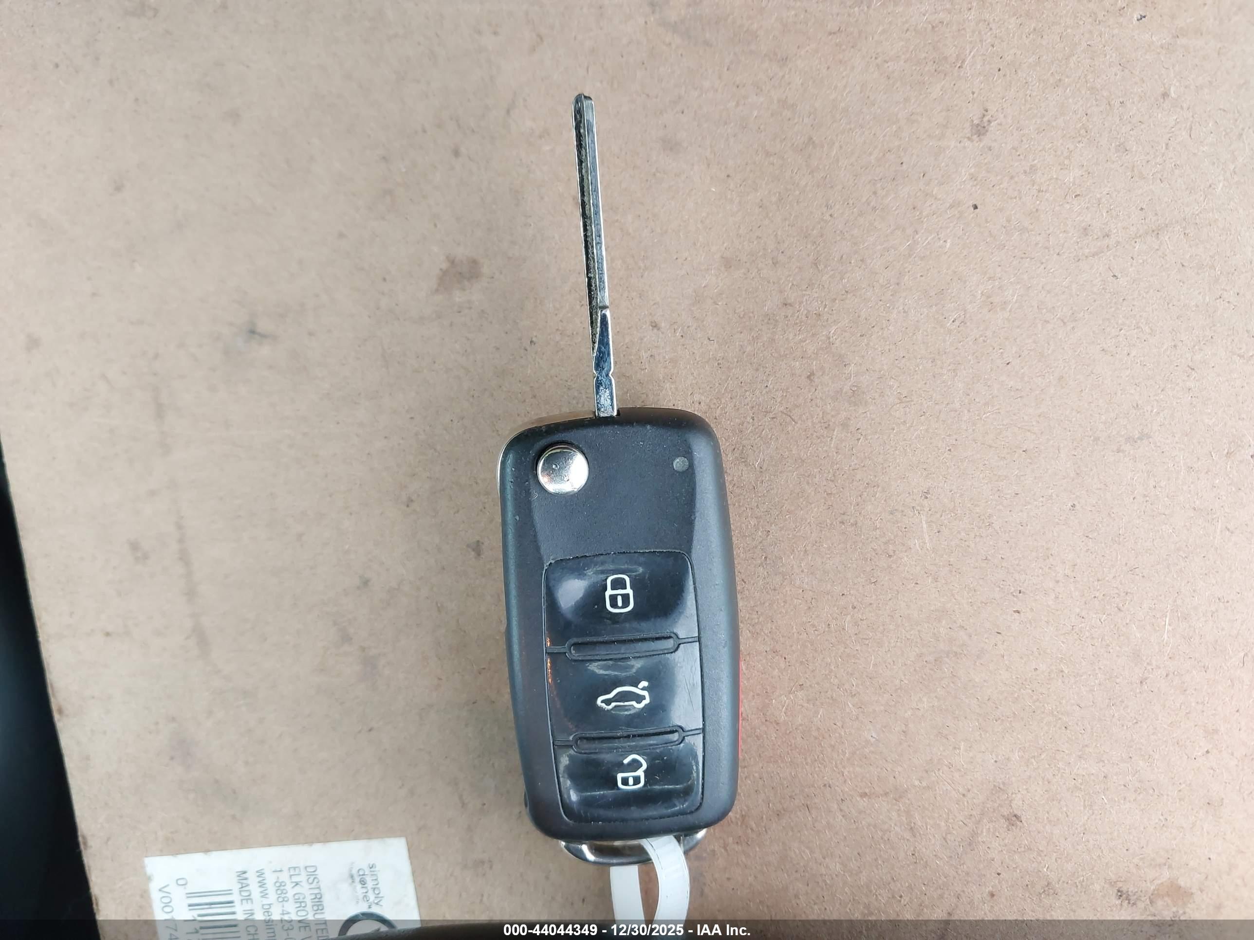VOLKSWAGEN BEETLE image 11