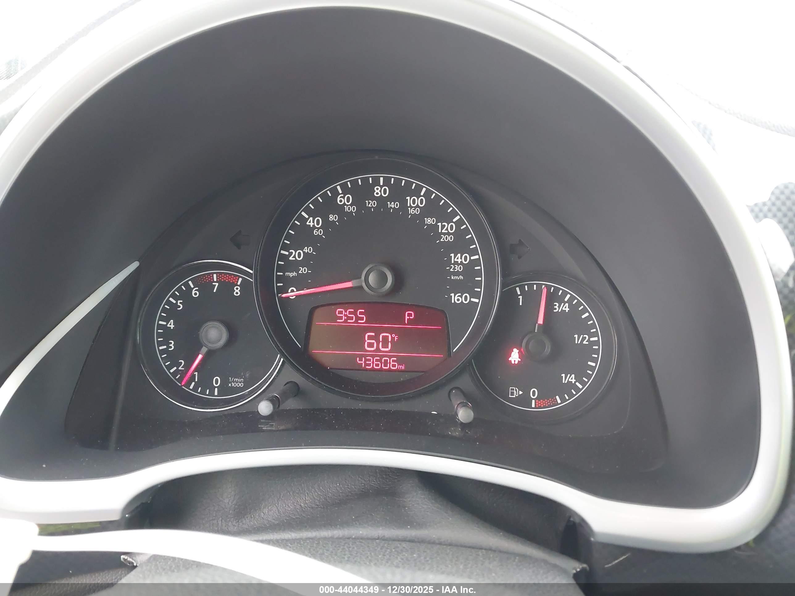 VOLKSWAGEN BEETLE image 7