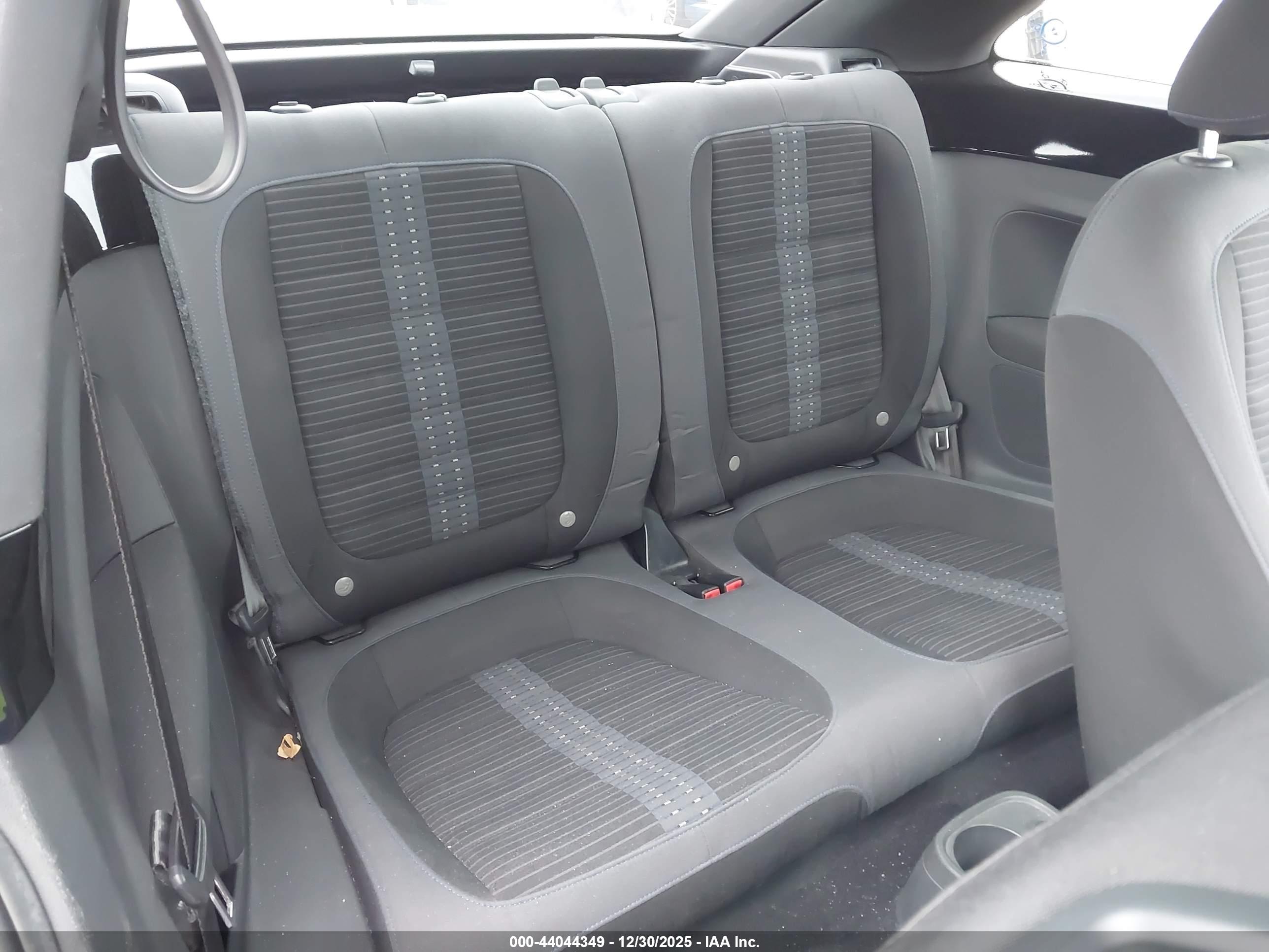 VOLKSWAGEN BEETLE image 8