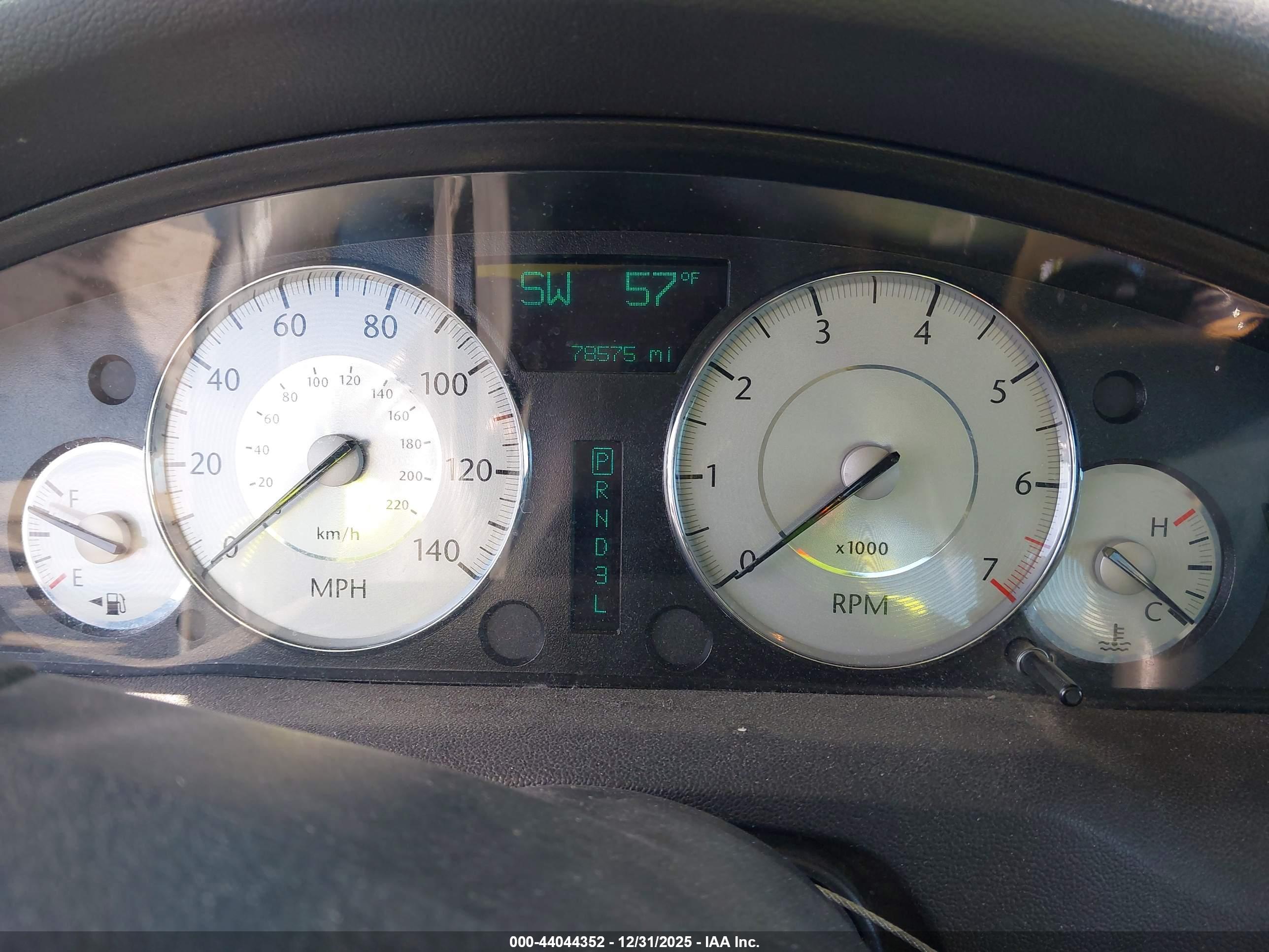 CHRYSLER 300 image 7