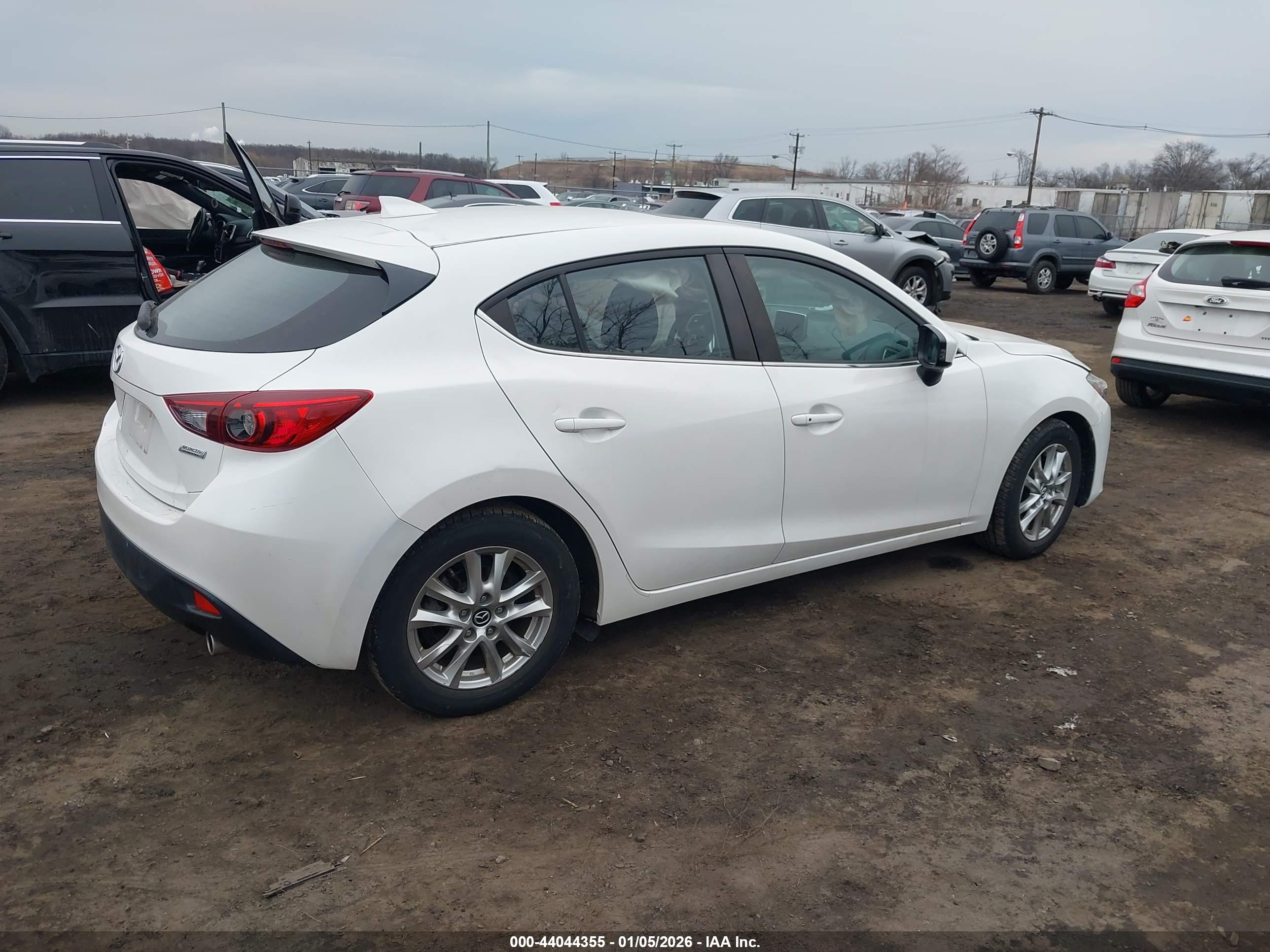 MAZDA MAZDA3 image 4