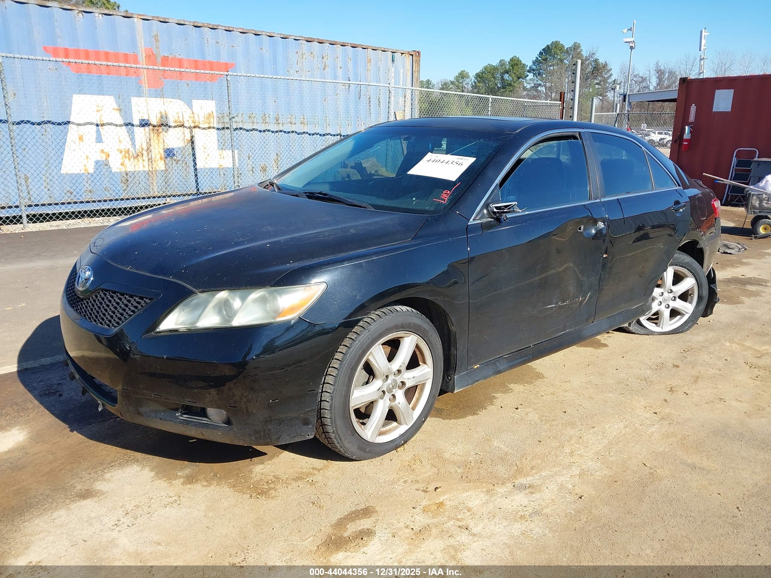 TOYOTA CAMRY image 2