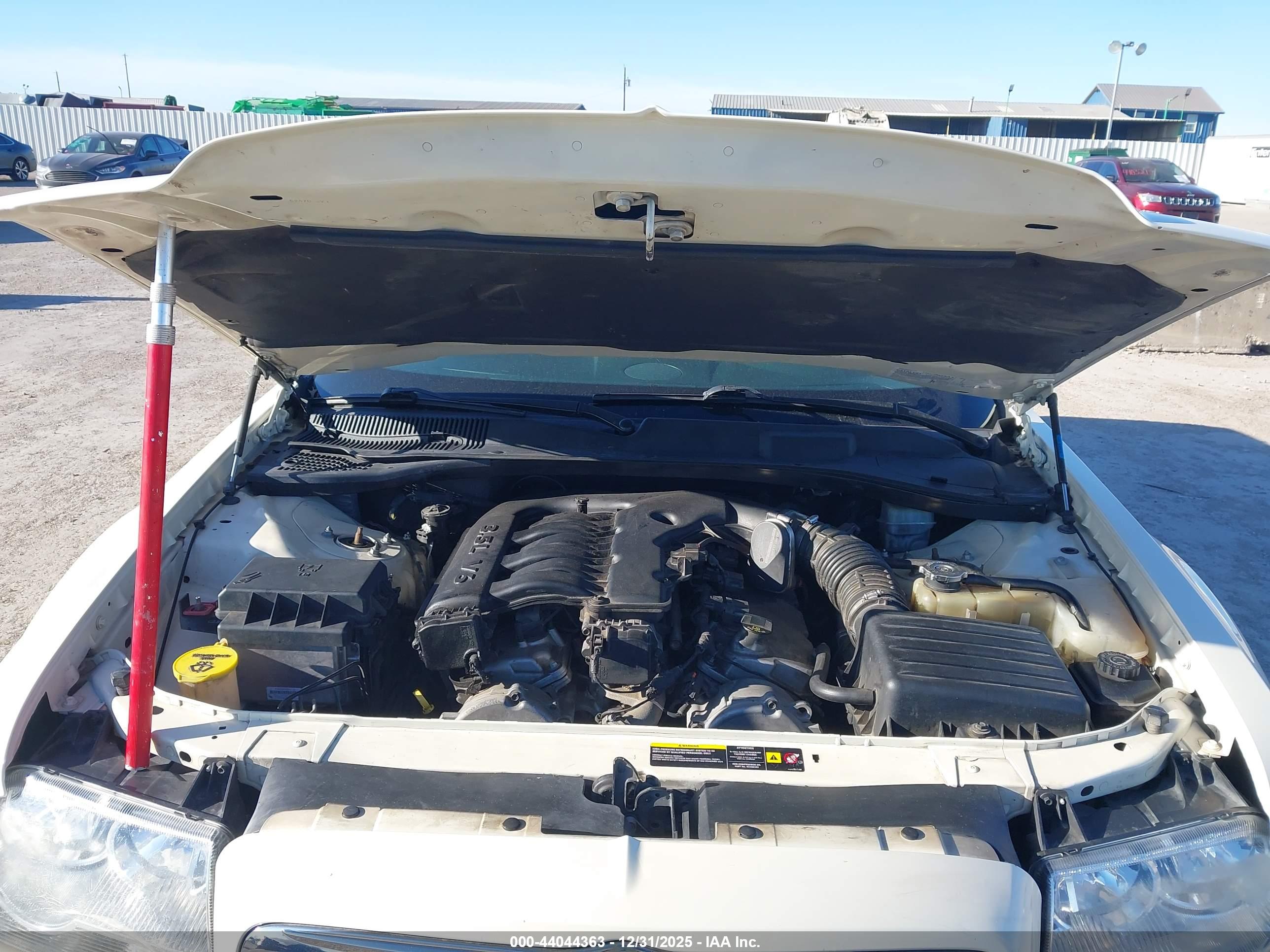 CHRYSLER 300 image 10