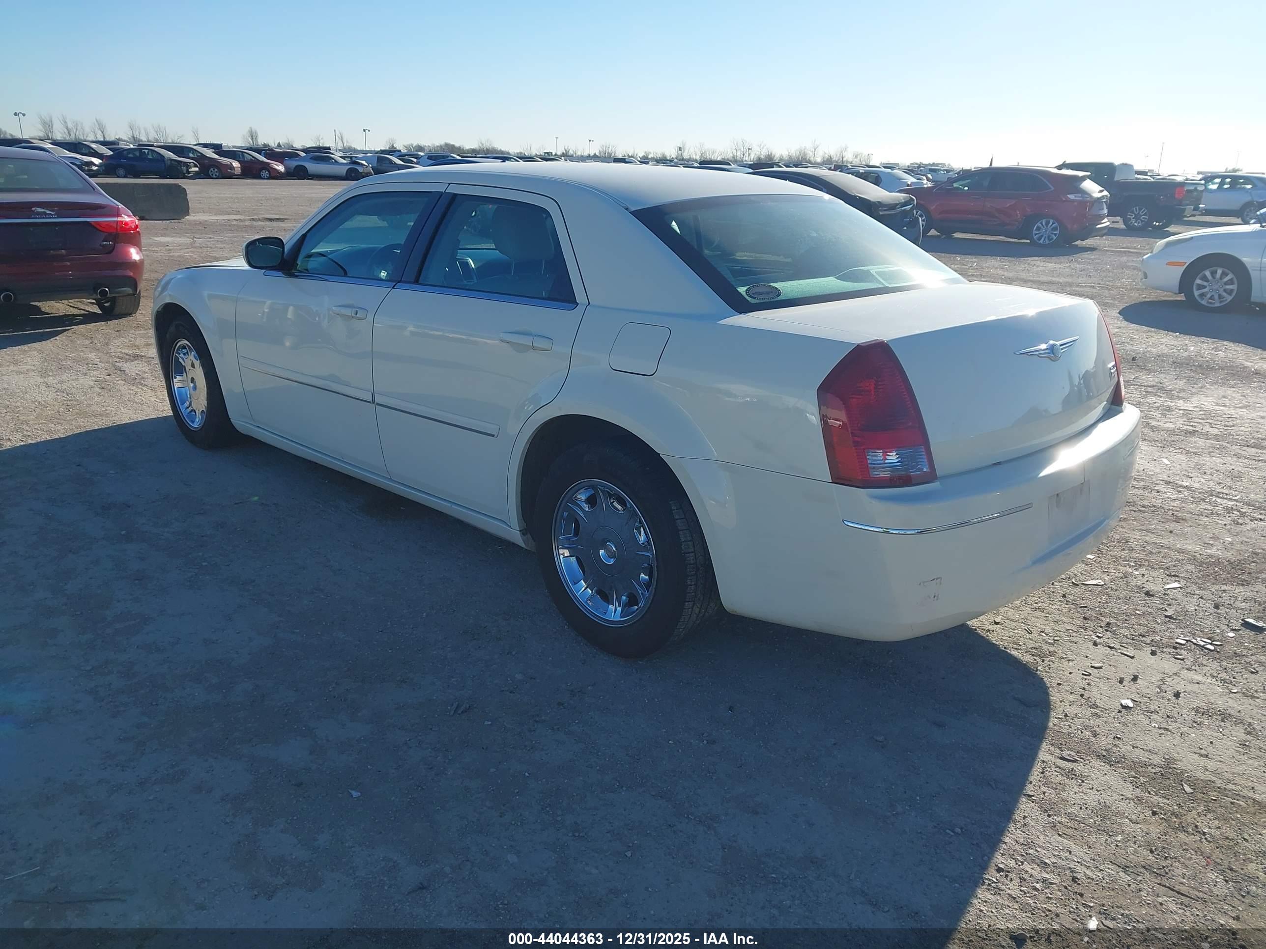 CHRYSLER 300 image 3