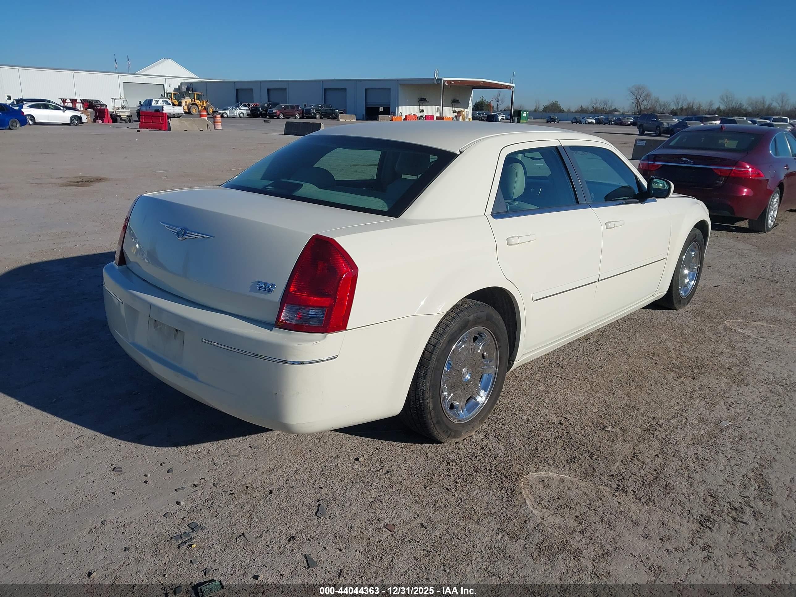 CHRYSLER 300 image 4